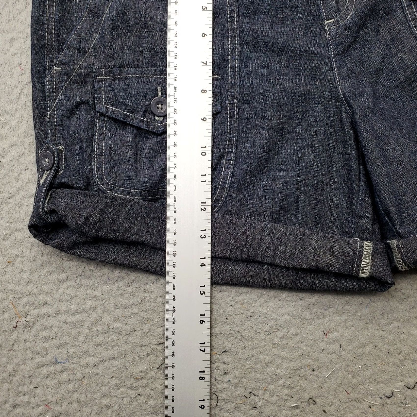 Calvin Klein Calvin Klein Shorts Womens 12 Denim Stretch Flat Front Cuffed 5-Pocket 100% Cotton Blue Size 12 Womens 5-Pocket Denim Shorts Modern Casual Summer 90s? Size 34" / US 12 / IT 48 - 3 Thumbnail