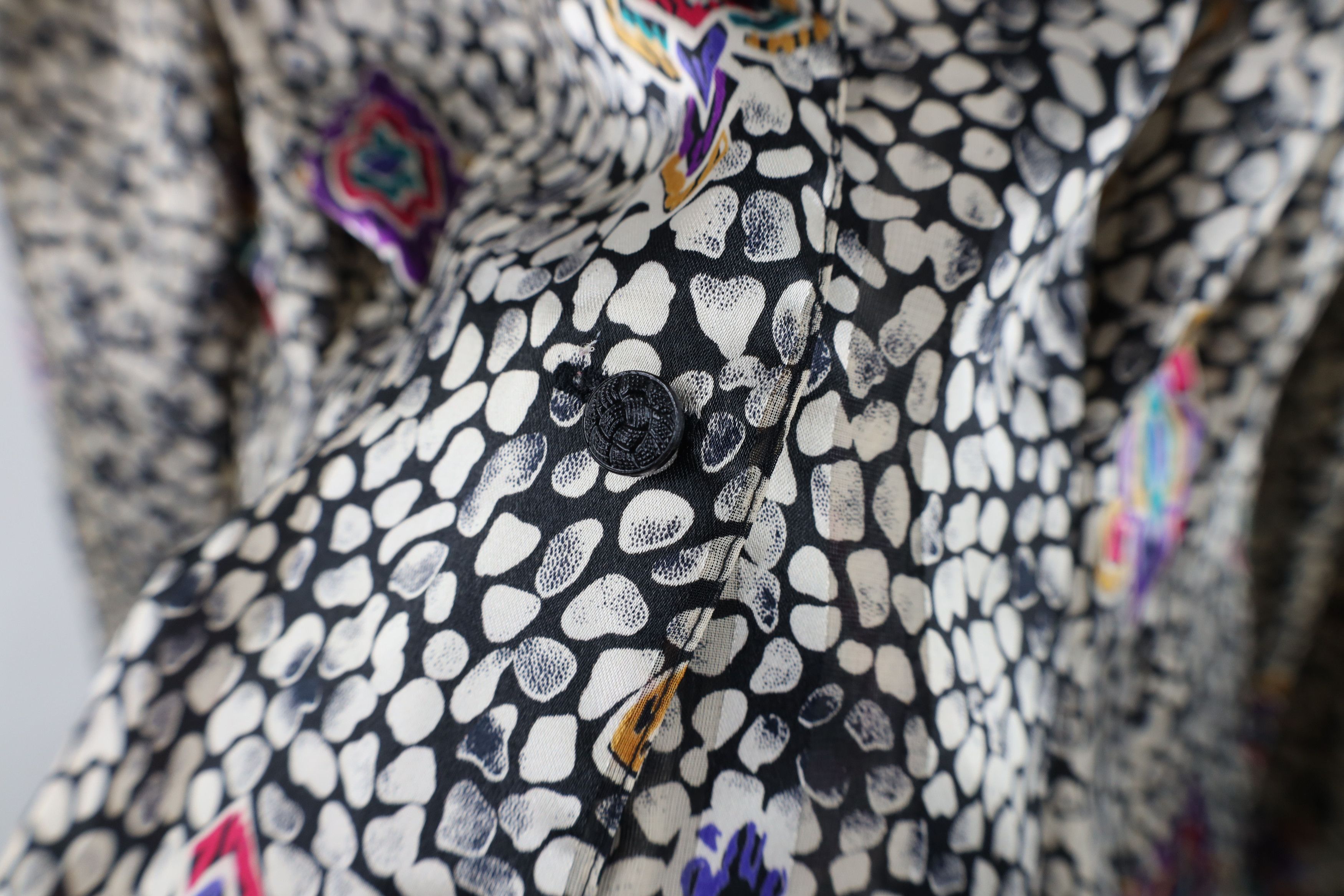 Vintage Vintage 90s Streetwear Rainbow Geometric Silky Button Shirt Size M / US 6-8 / IT 42-44 - 5 Thumbnail