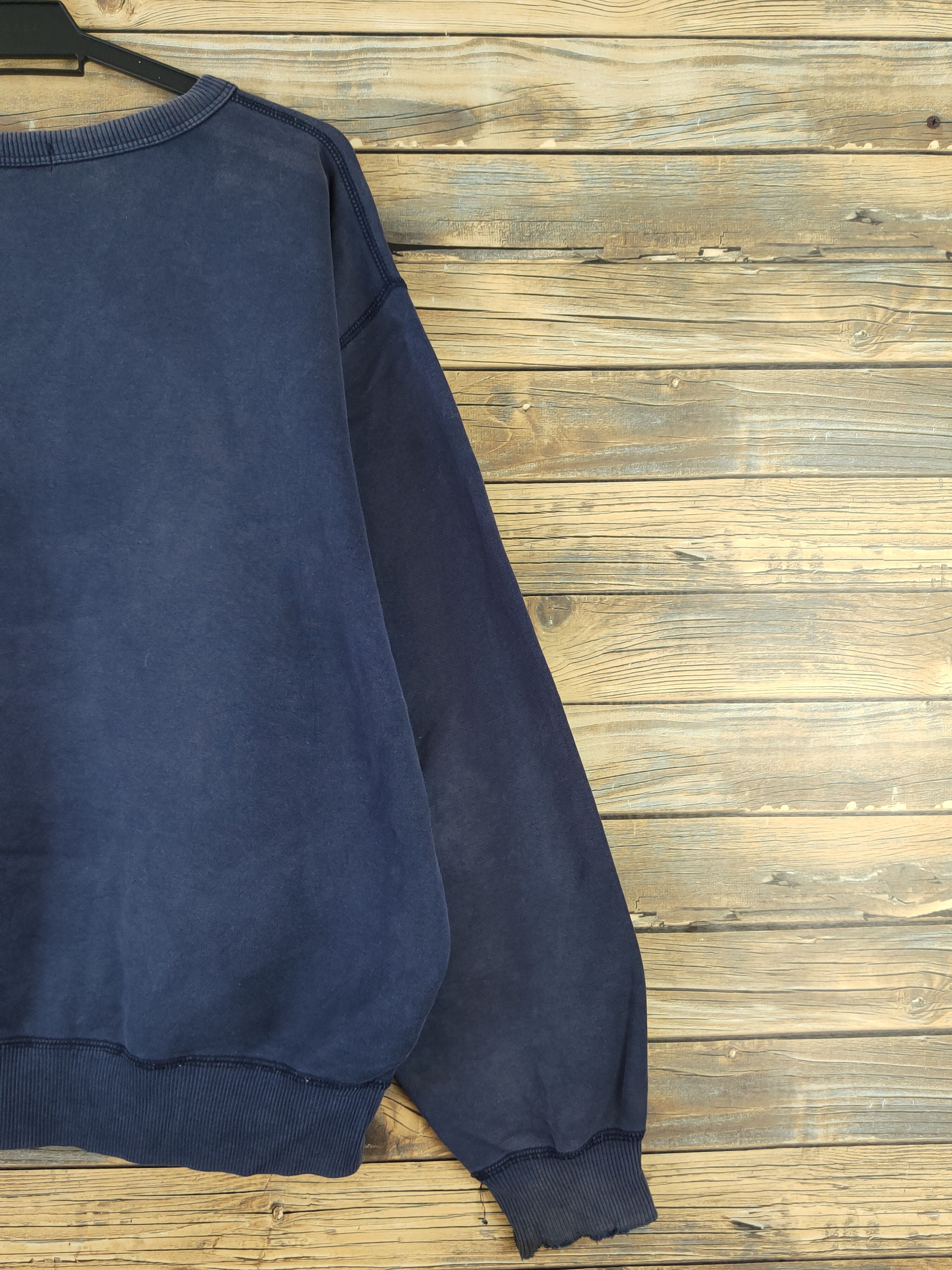 Japanese Brand × Vintage Uniqlo vintage ripped Navy Faded Sweatshirts #W961 Size US L / EU 52-54 / 3 - 10 Thumbnail