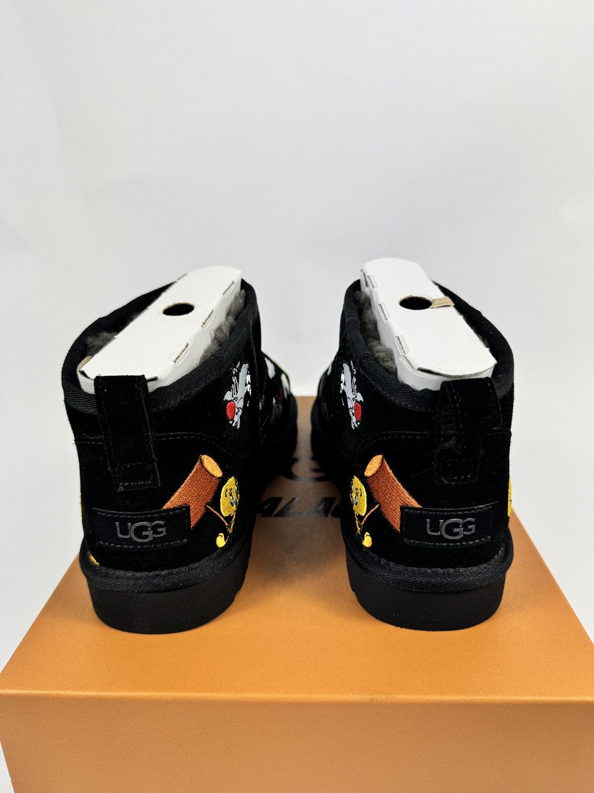 Palace × Ugg LOONEY TUNES UGGS Size US 10 / EU 43 - 3 Thumbnail