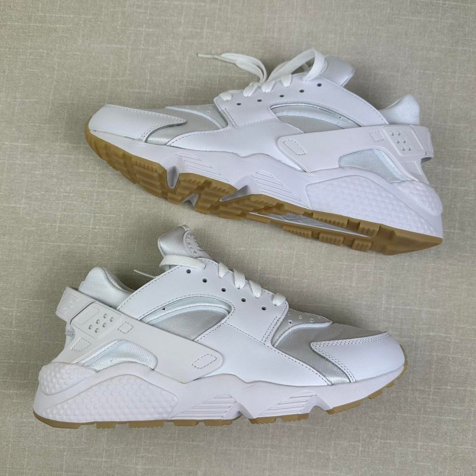 Nike 🤍 2021 Nike Air Huarache "White Gum" 9M Size US 9 / EU 42 - 2 Thumbnail