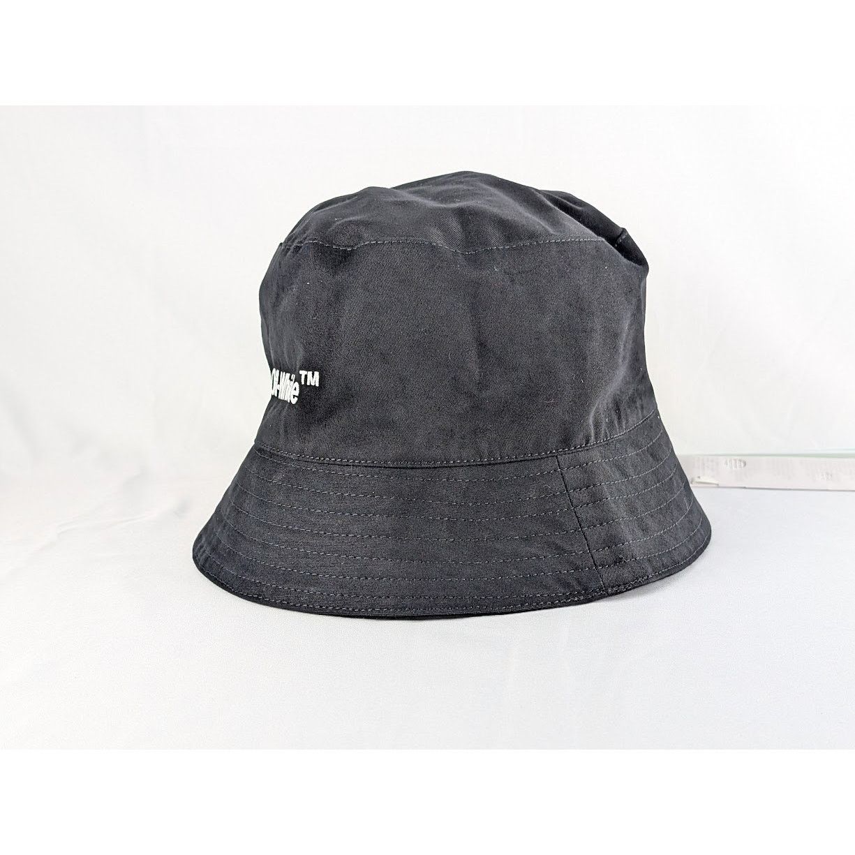 Off-White o1rshd1 Size : OS / Helvetica Bucket Hat in Black / White Size ONE SIZE - 3 Thumbnail