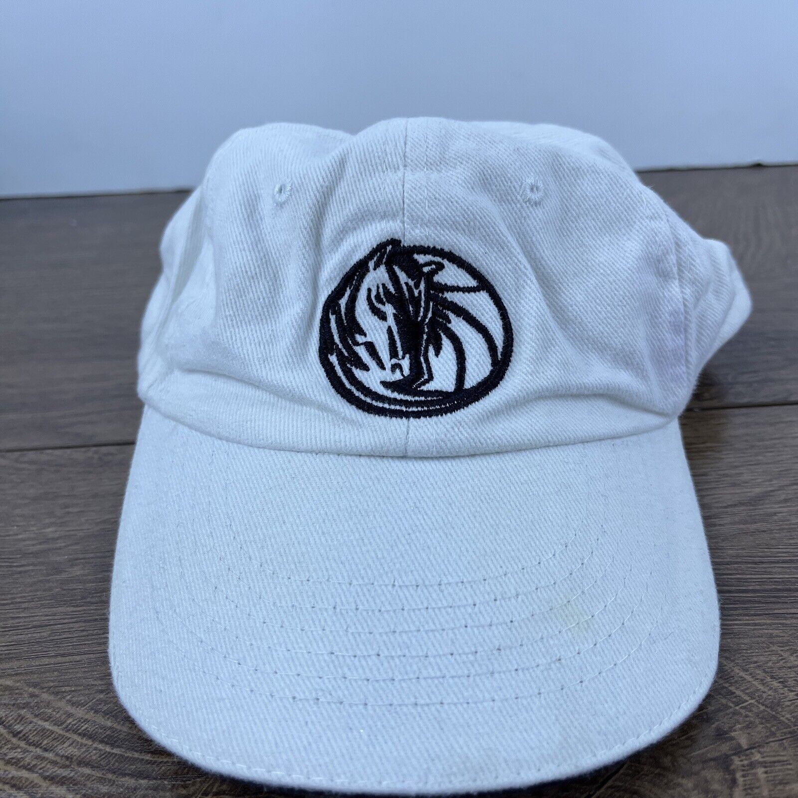 Other Dallas Mavericks Hat NBA Mavericks White Hat Adjustable Whit Size ONE SIZE - 1 Thumbnail