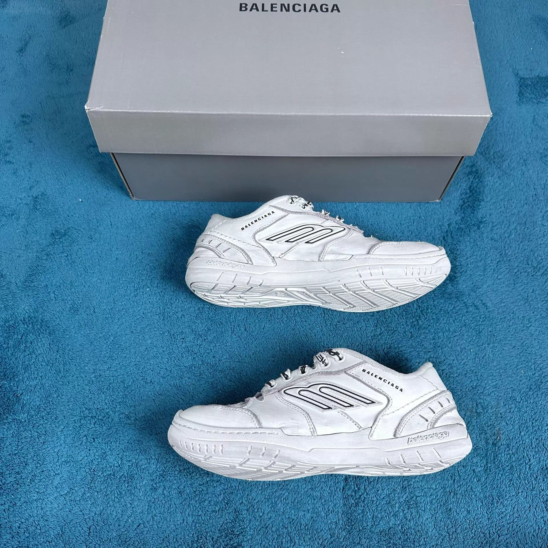 Balenciaga Balenciaga 25 Qixi Hamptons Worn-out White Sneaker 37 Size US 6.5 / IT 36.5 - 2 Thumbnail