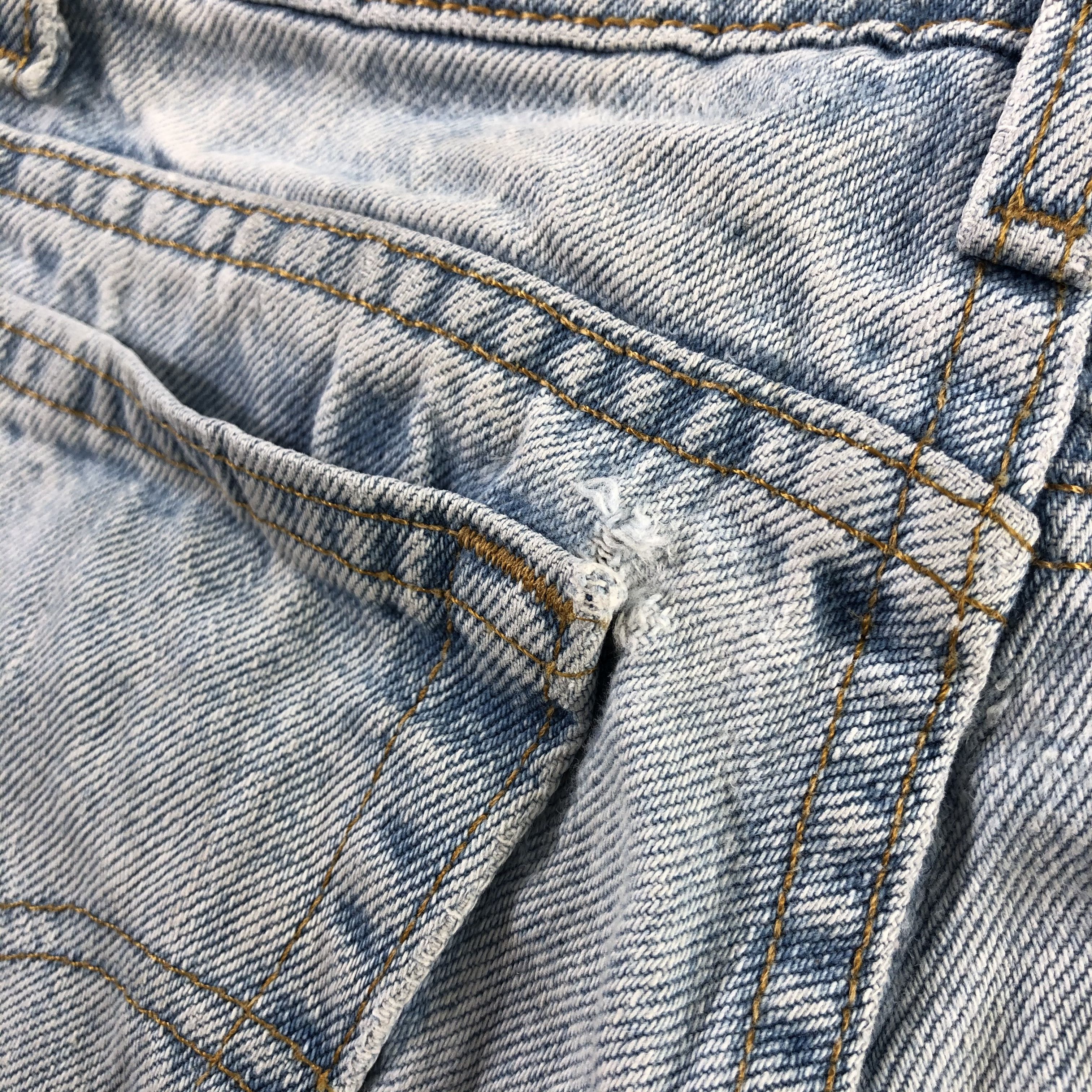 Levi's Vintage 90s Levi's 550 Jeans Lightwash Denim KJ1389 Size US 31 - 8 Thumbnail