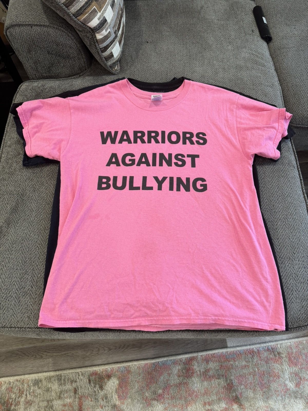 Gildan Gildan Pink Warriors Against Bullying Humor Text Vintage Size US L / EU 52-54 / 3 - 6 Thumbnail