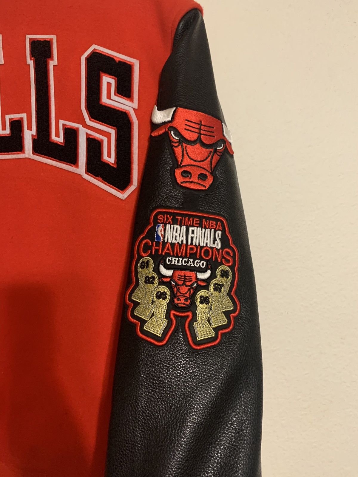 Pro Standard Pro Standard NBA Chicago Bulls Home Town Wool Red Varsity Size US S / EU 44-46 / 1 - 13 Thumbnail