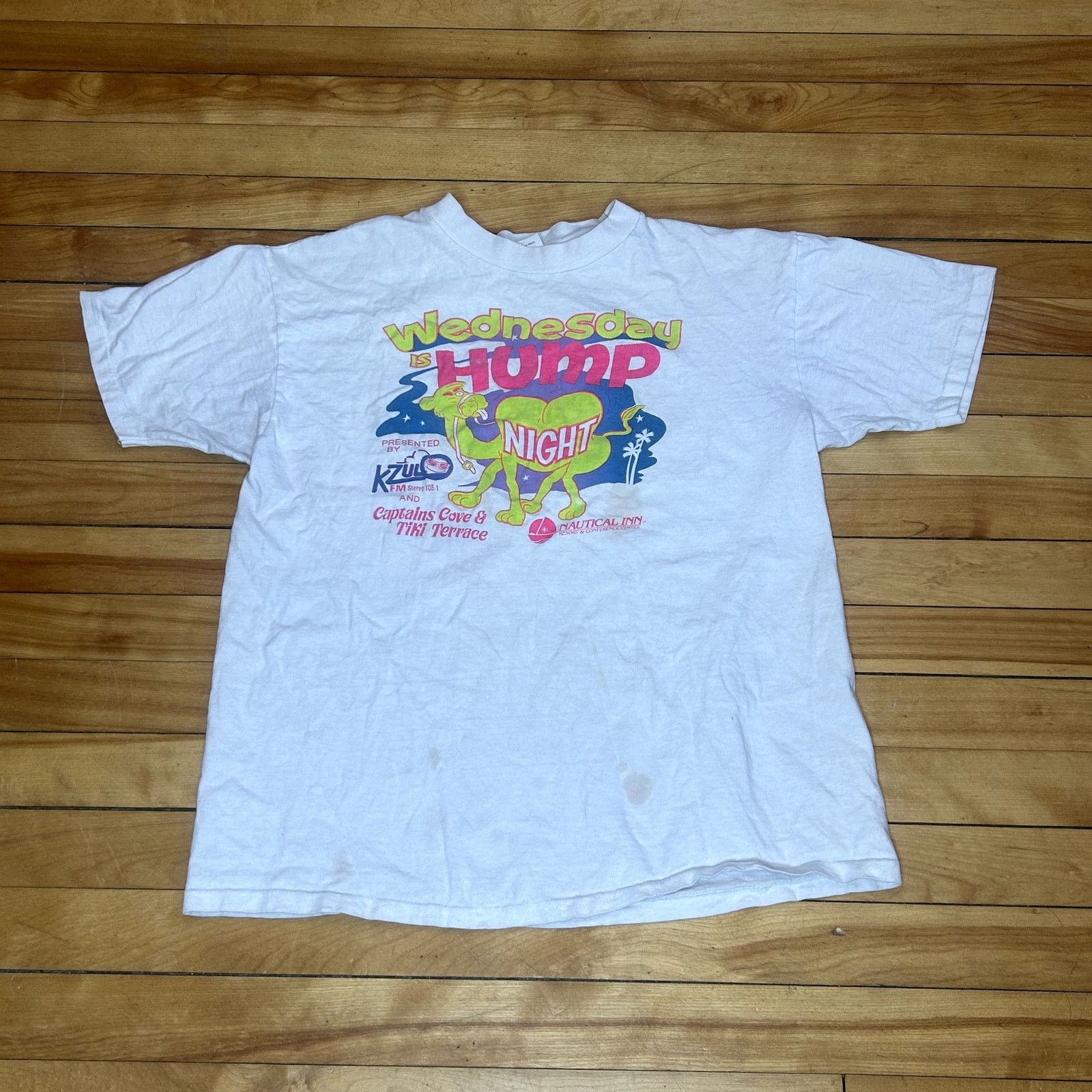 Hanes Vintage 90s Hump Day T-Shirt Large Size US L / EU 52-54 / 3 - 2 Thumbnail