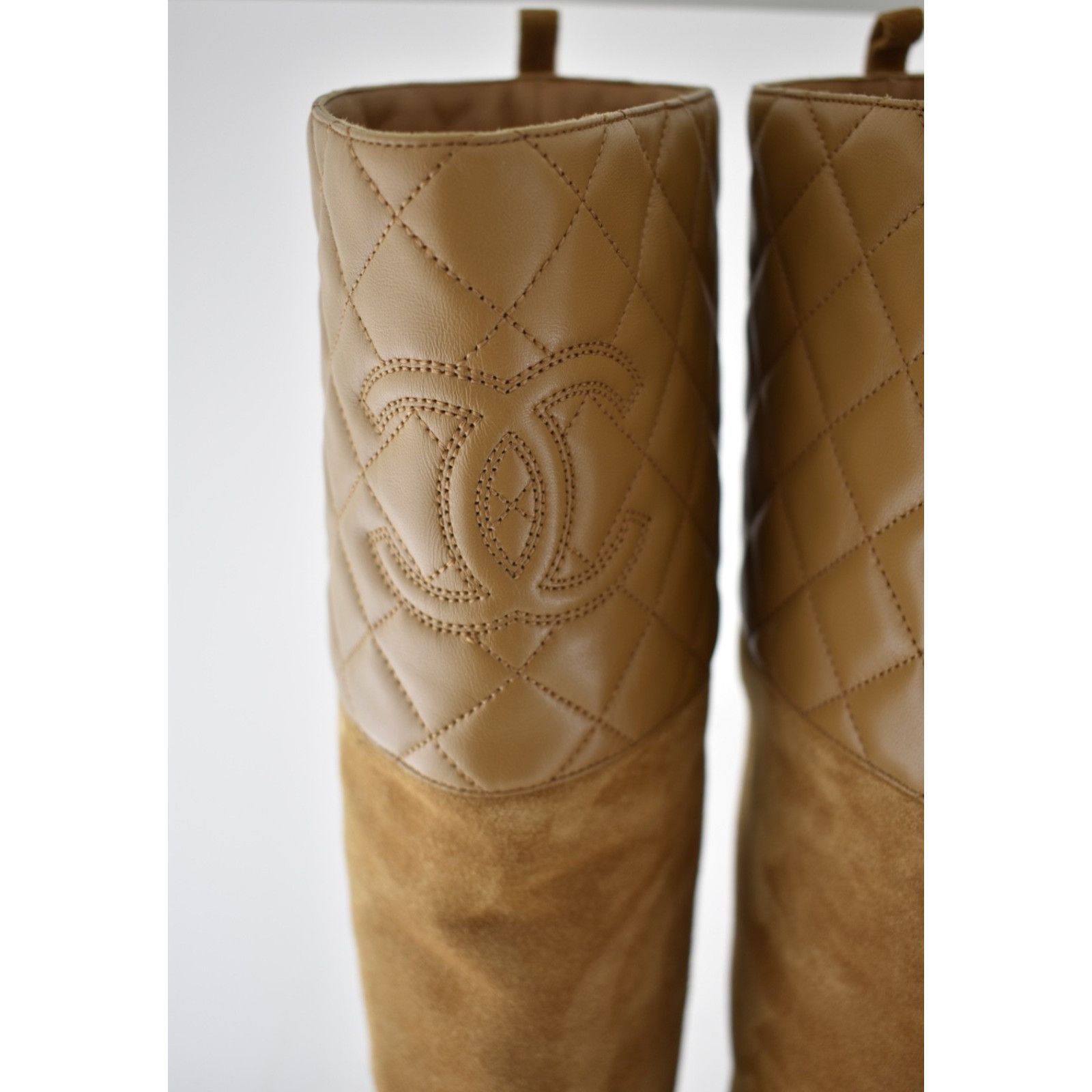 Chanel Chanel 23B Suede Quilted CC Logo Knee High Heel Boots 39 Size US 9 / IT 39 - 4 Thumbnail