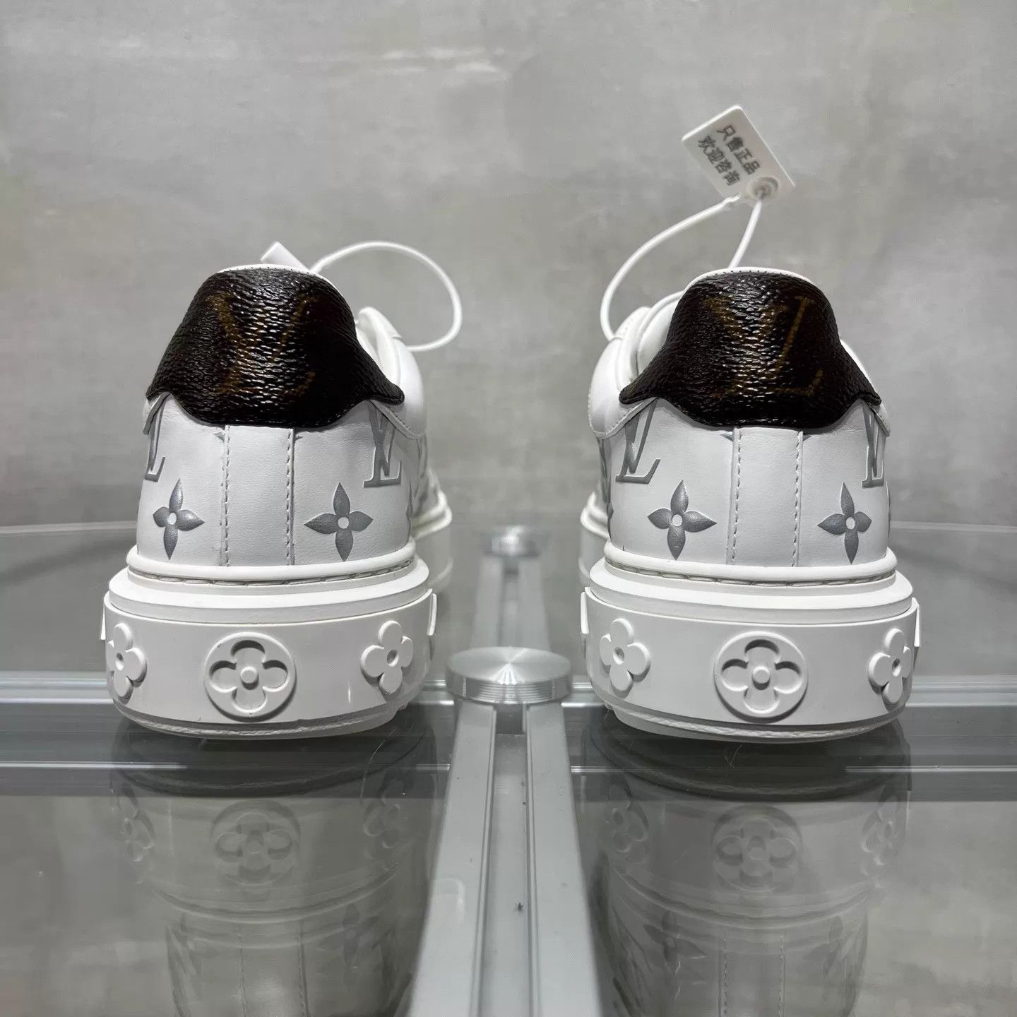 Louis Vuitton LV Time Out Sneaker Silver White Embossed UK2 Size US 5.5 / IT 35.5 - 6 Thumbnail