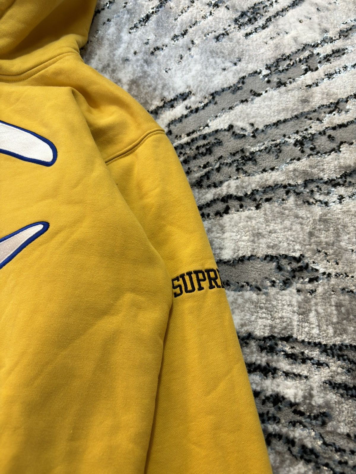 Champion × Supreme Supreme x Champion Satin Big Logo Hoodie Jacket SS17 Size L Size US L / EU 52-54 / 3 - 3 Thumbnail