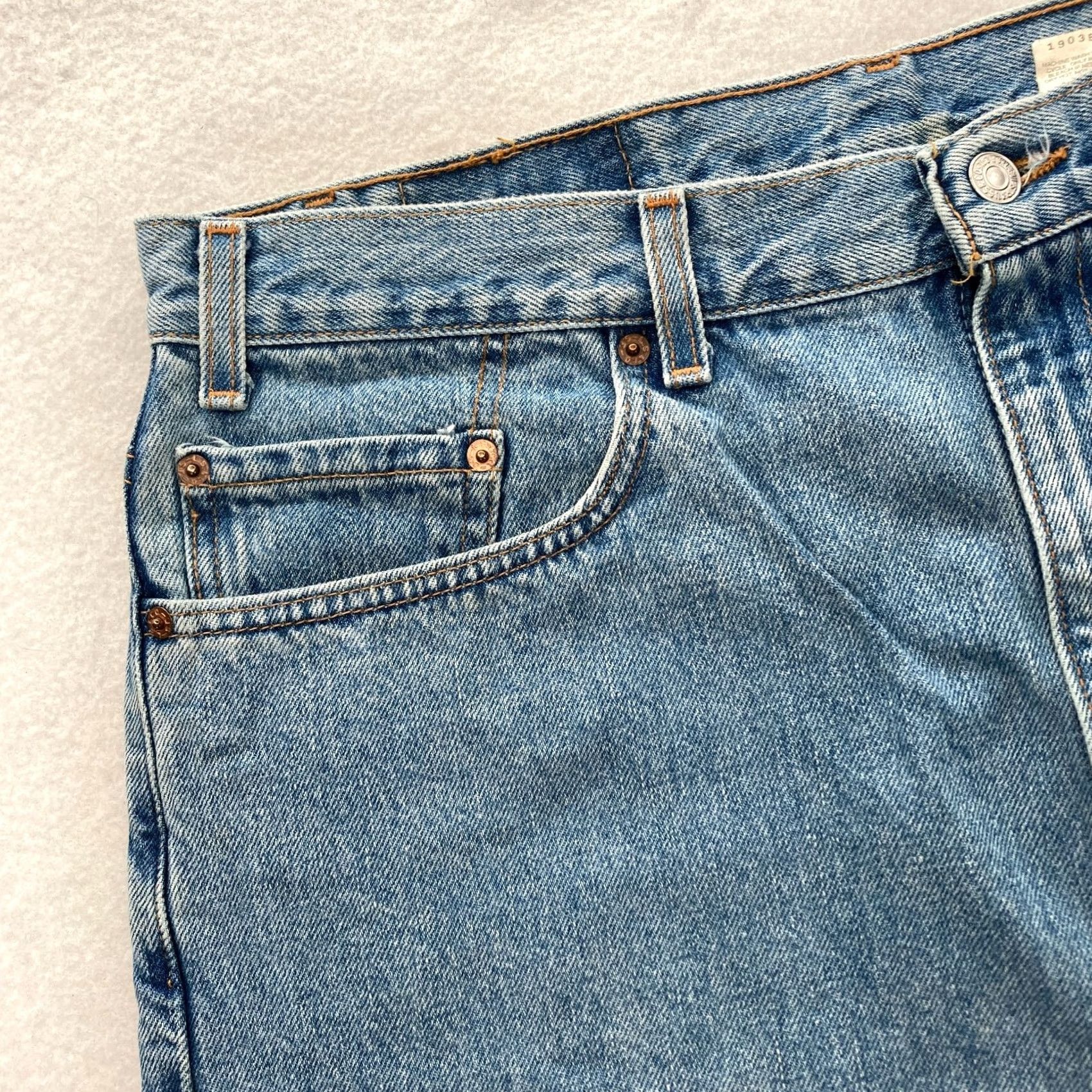 Levi's Vintage Levi's 505 Jeans Mens 38x30 Regular Fit Straight Blue Denim 2000 Y2K Levi's Jeans Mens 38x30 Regular Fit Straight Blue Denim 2000 Y2K Size US 38 / EU 54 - 3 Thumbnail