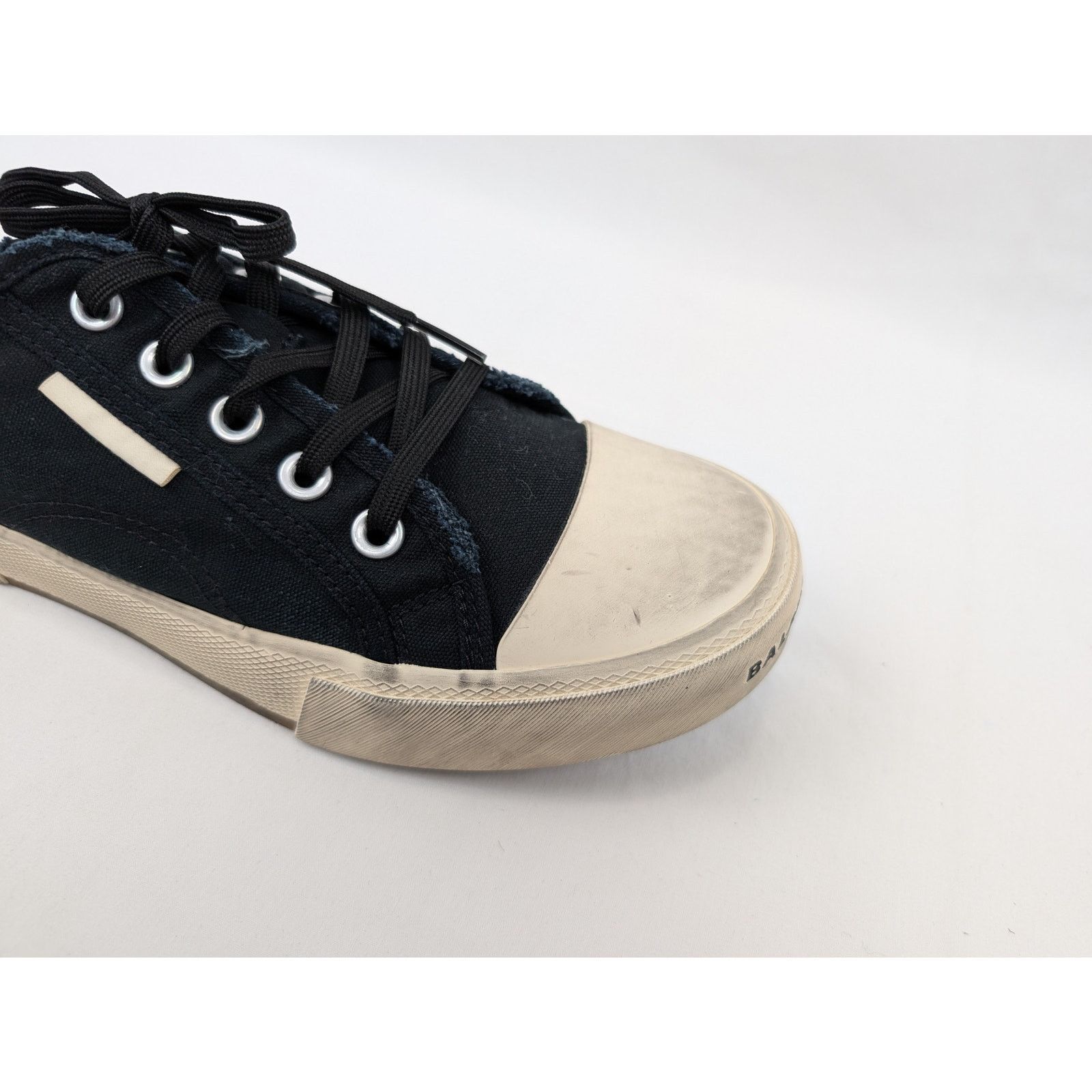 Balenciaga o1rshd1 Paris Mule Destroyed Mule VLUC in Black/White Size US 7 / EU 40 - 3 Thumbnail