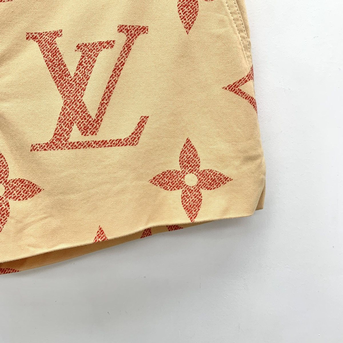 Louis Vuitton Louis Vuitton Orange All-over Logo Print Cotton Shorts K26WX Size 27" / US 4 / IT 40 - 4 Thumbnail
