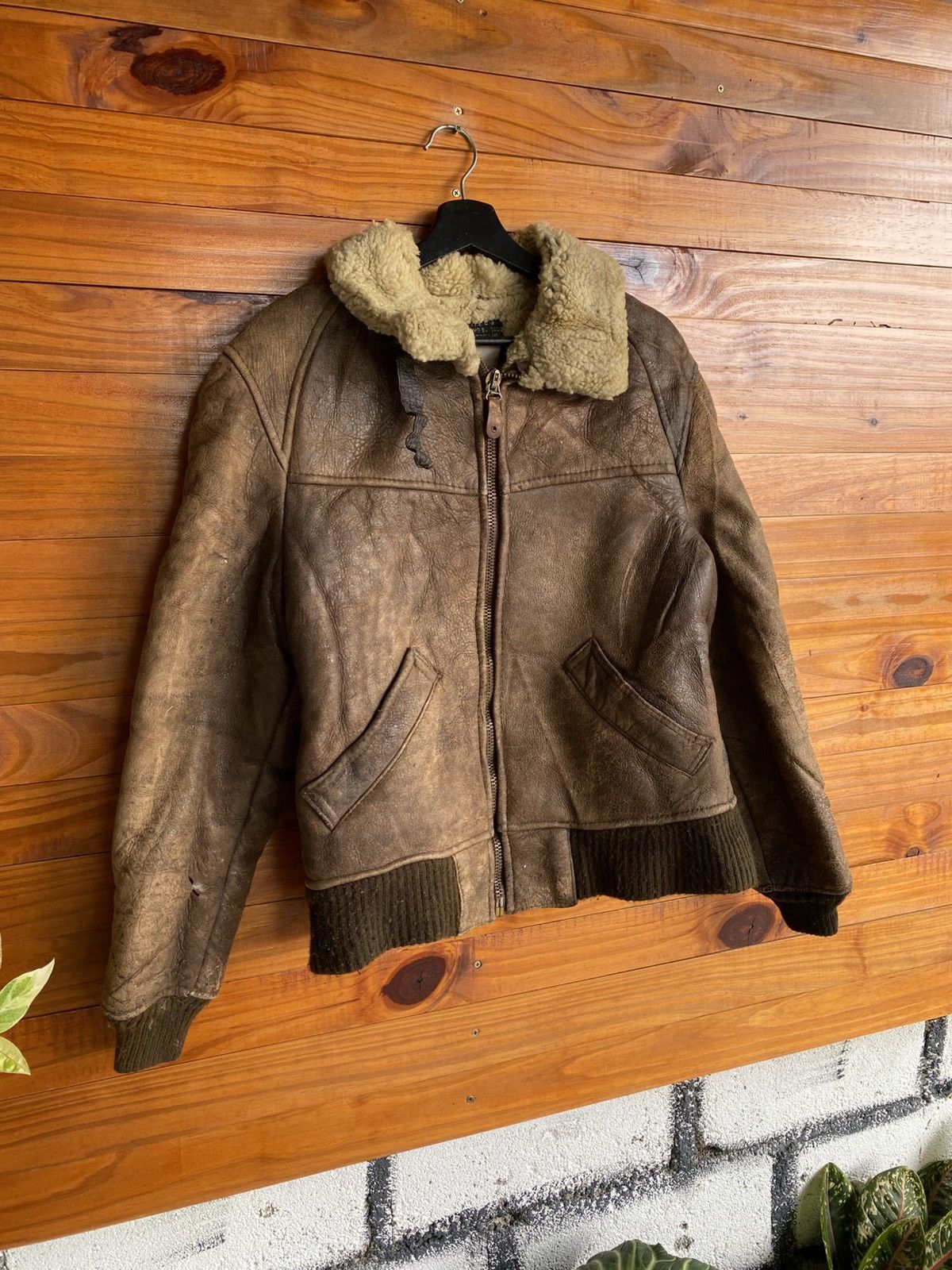 Avirex Vintage 80s AVIREX B-3 Shearling Flight Jacket | Distressed Size US S / EU 44-46 / 1 - 5 Thumbnail