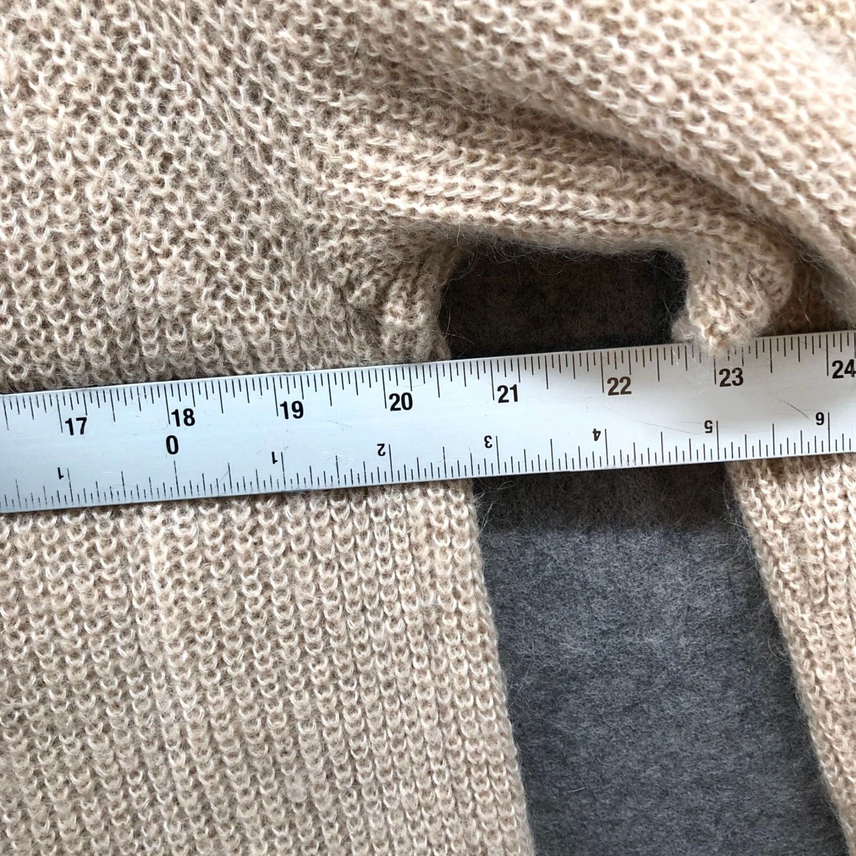 Uniqlo Uniqlo Cardigan Womens S Beige Button V-Neck Longline Mohair Wool Blend Long Cardigan Size S / US 4 / IT 40 - 7 Thumbnail