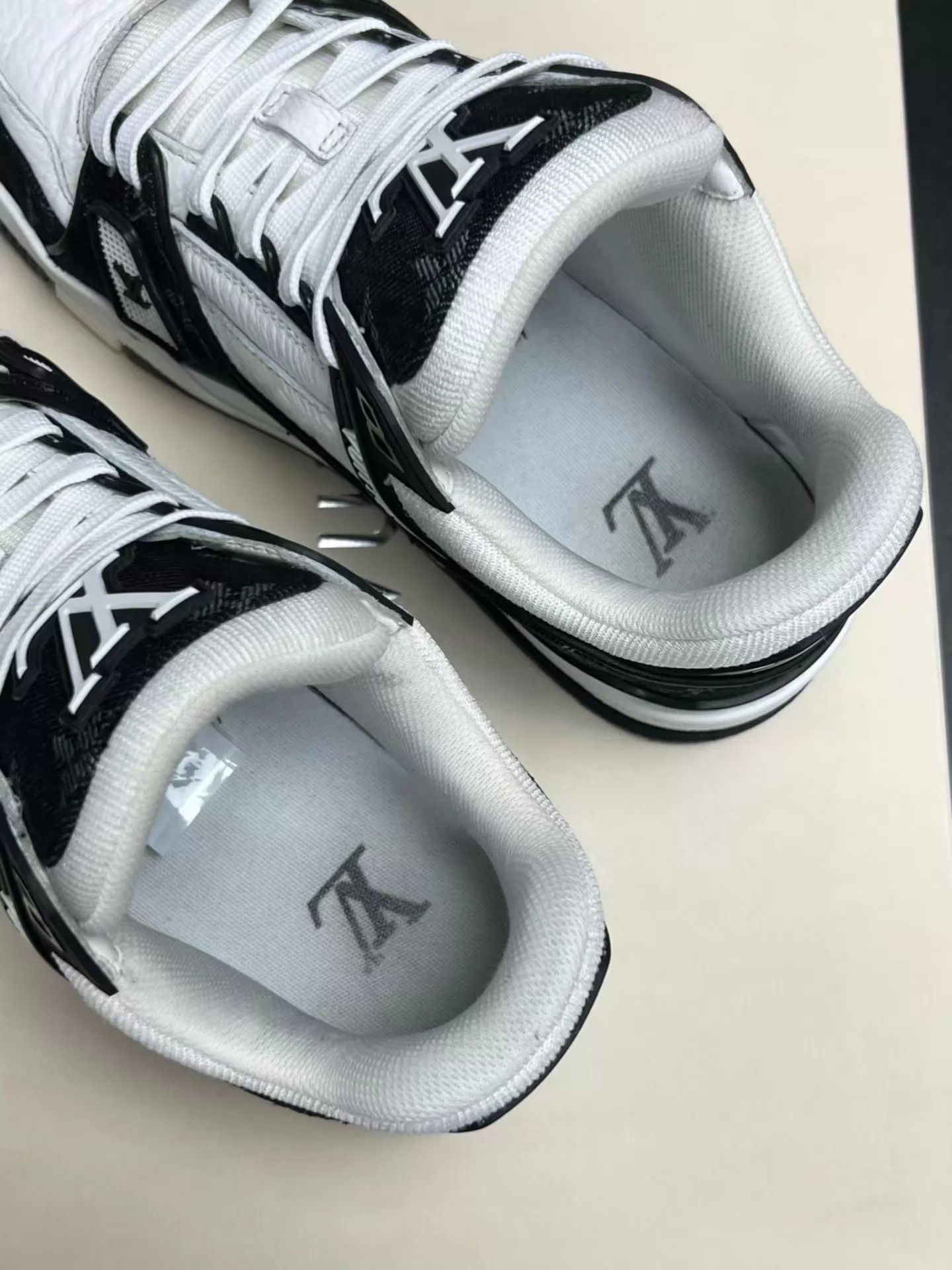Louis Vuitton LV TRAINER Panda Denim UK4 Like New Size US 6.5 / IT 36.5 - 3 Thumbnail