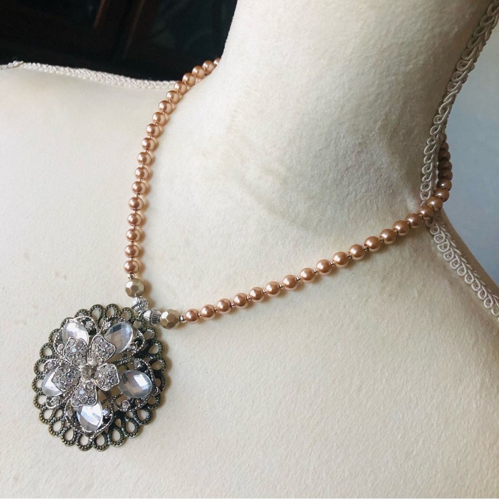 Handmade Handcrafted repurpose floral stone filigree Pearl necklace Size ONE SIZE - 4 Thumbnail