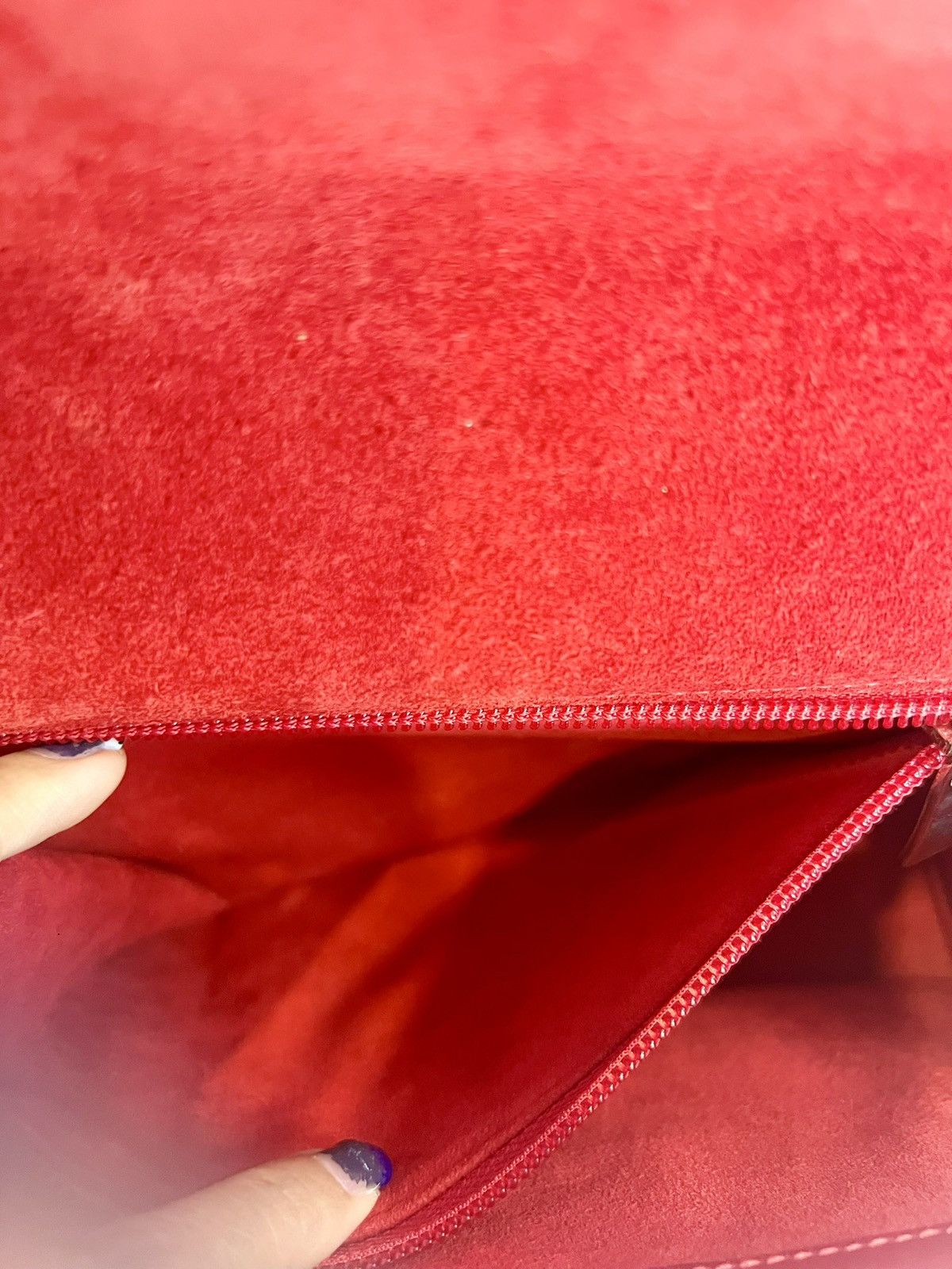 Salvatore Ferragamo Ferragamo Red Gancini Embossed Leather Shoulder Bag Size ONE SIZE - 16 Thumbnail
