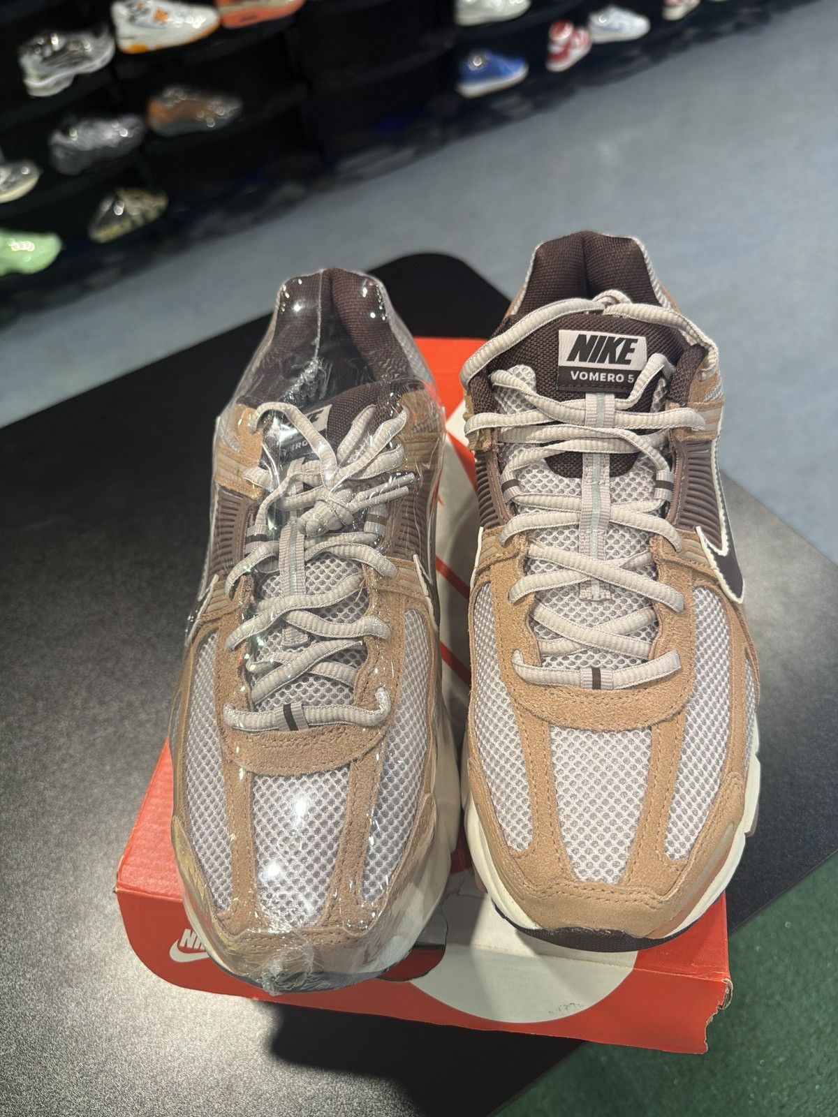 Nike Nike Zoom Vomero 5 Dusted Clay Size-10.5 Brand New QuickShip Size US 10.5 / EU 43-44 - 6 Thumbnail