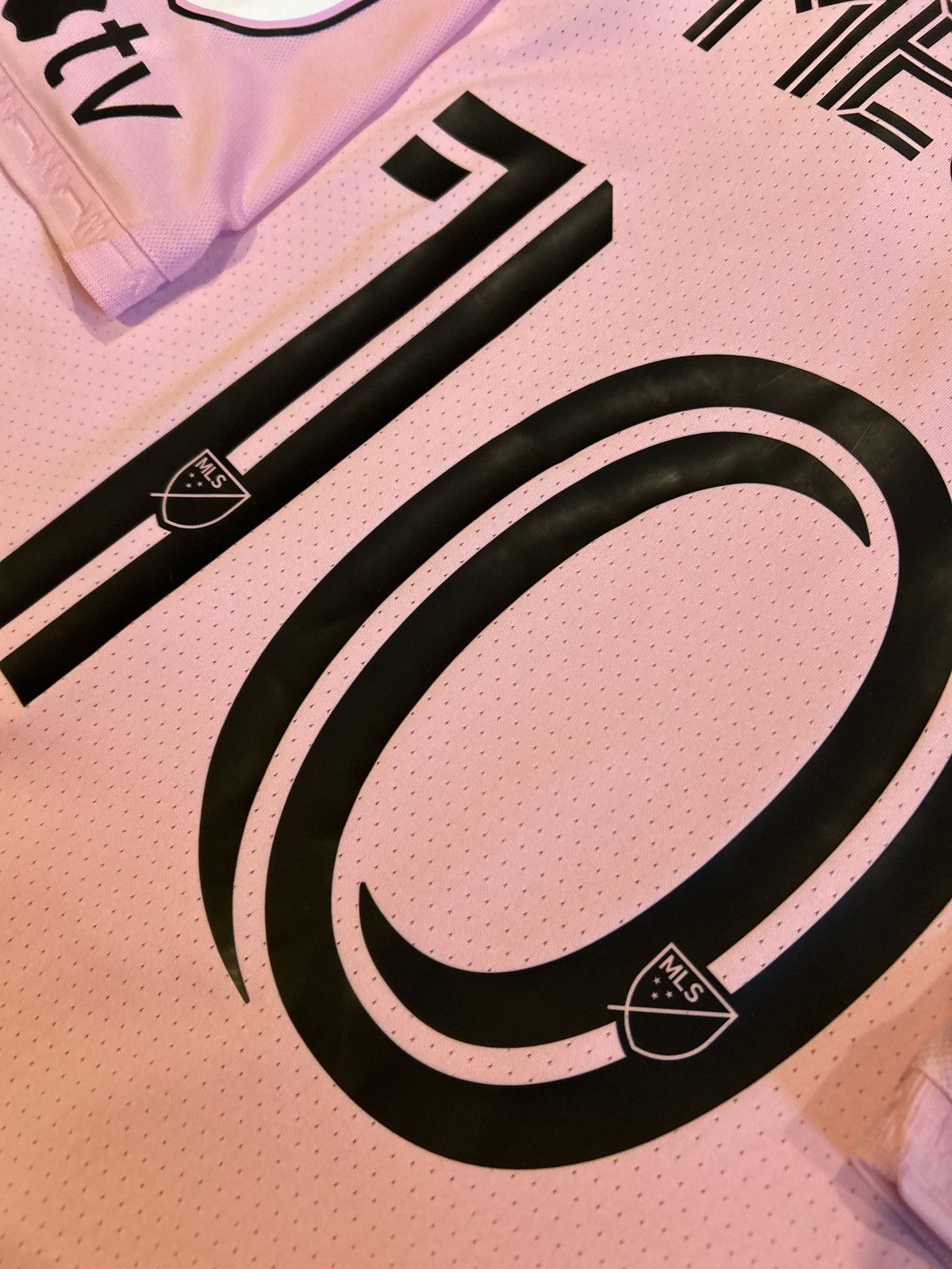 Adidas 23/24 Inter Miami FC Messi Home Shirt Size US L / EU 52-54 / 3 - 11 Thumbnail