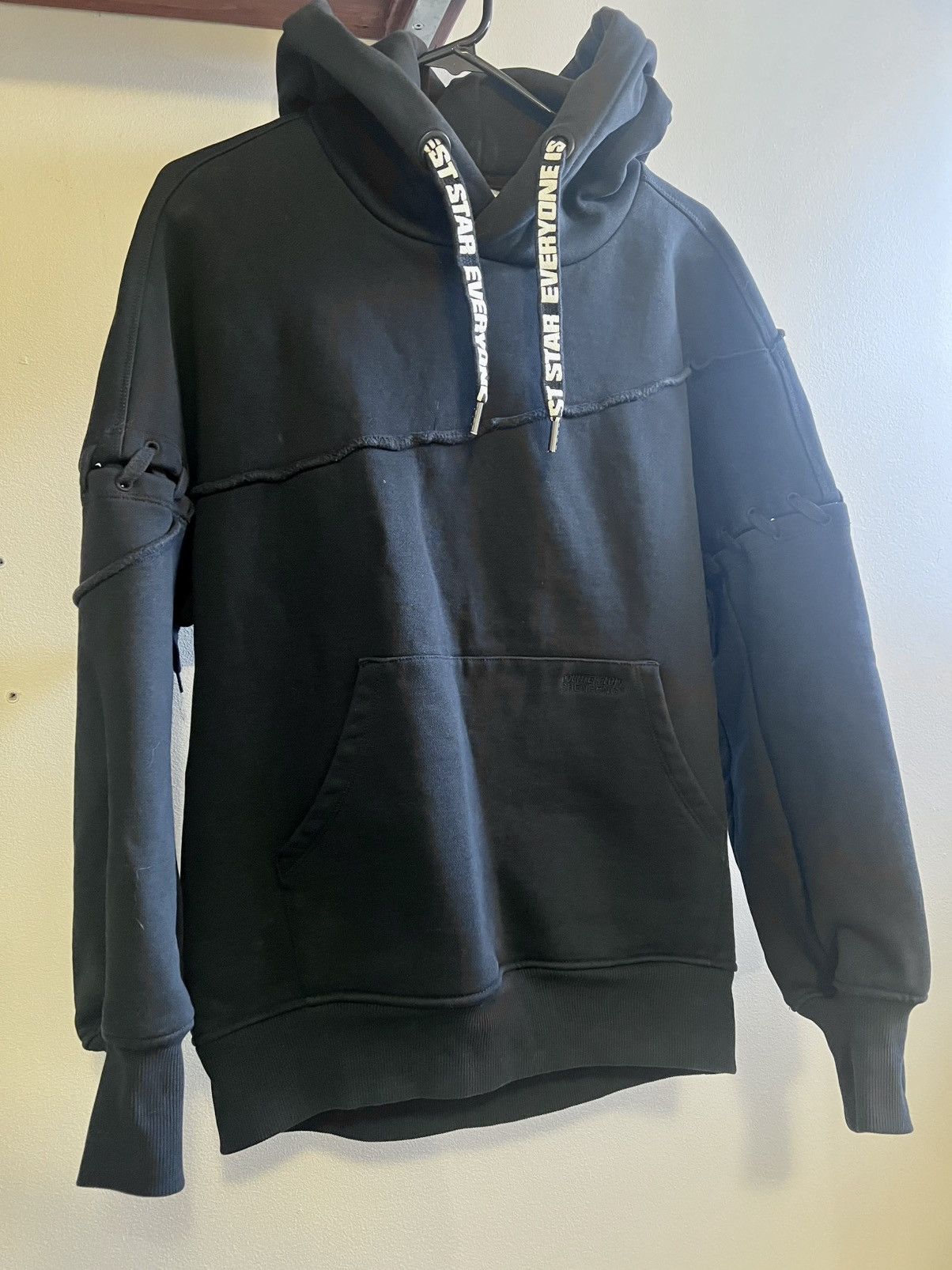 Li-Ning Li-Ning Black Hoody with ruffled layers Size M / US 6-8 / IT 42-44 - 1 Thumbnail