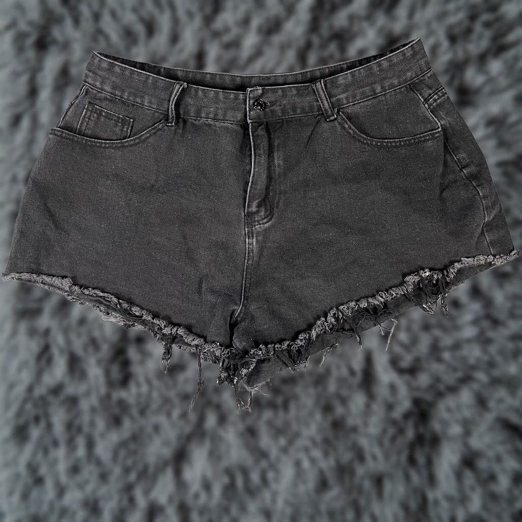 Shein VINTAGE? No. Shein Black Denim Women's Shorts XL Embroidered Flames Distressed 5-Pocket Denim Cut-Off Size 40" / US 18 - 1 Thumbnail