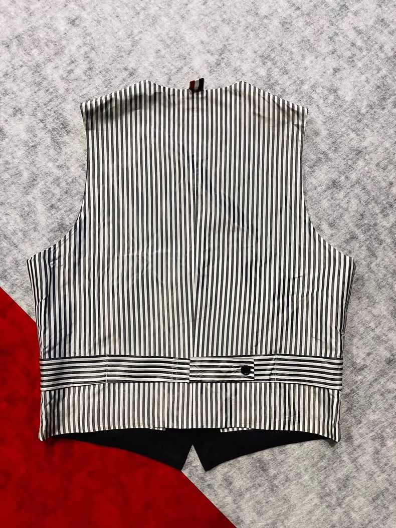 Thom Browne Thom Browne Size 3Suit vest carbon black dark grey suit 250 Size US L / EU 52-54 / 3 - 3 Thumbnail