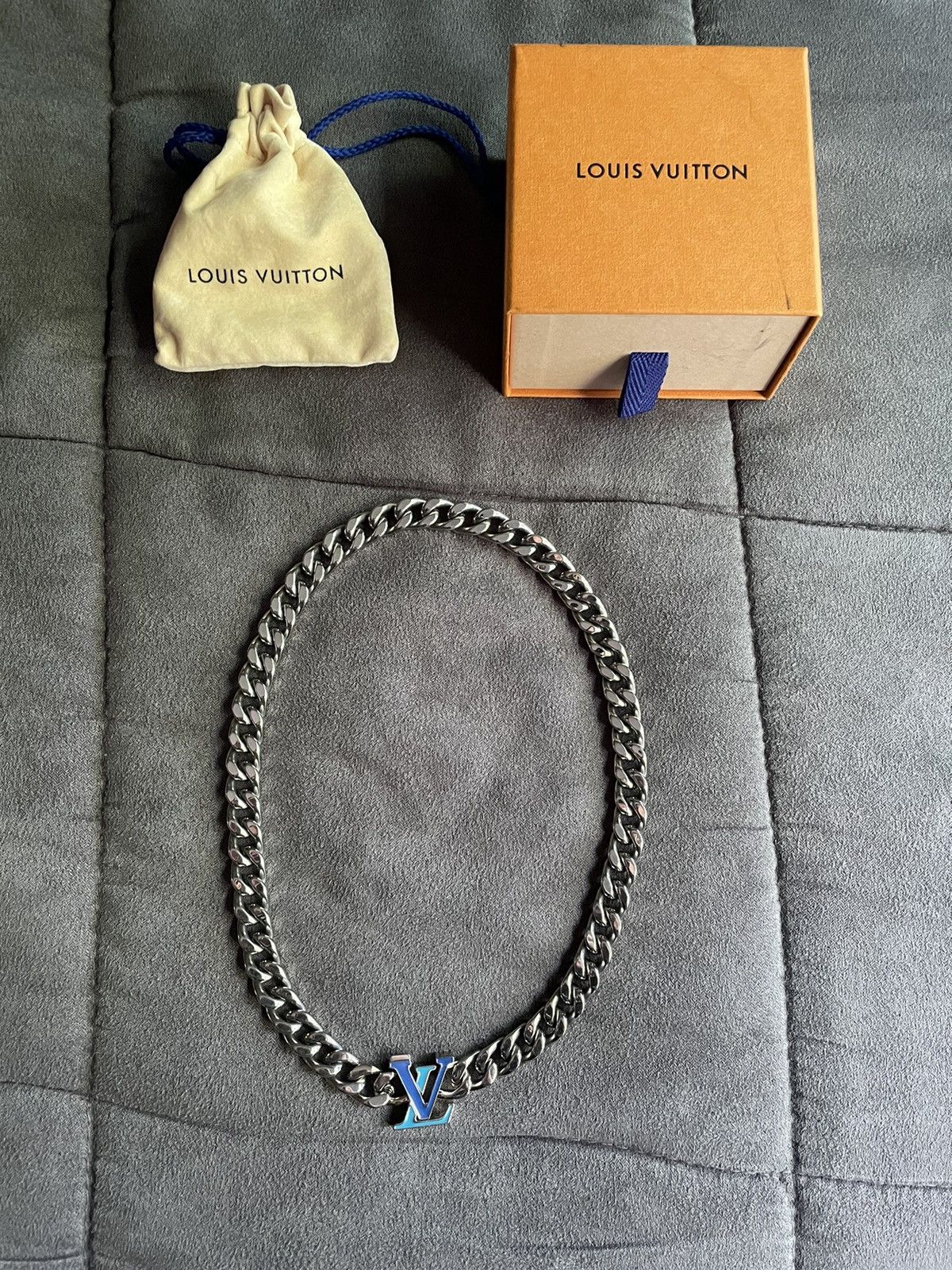 Louis Vuitton Louis Vuitton Chain Link Blue Logo Necklace Size ONE SIZE - 1 Thumbnail