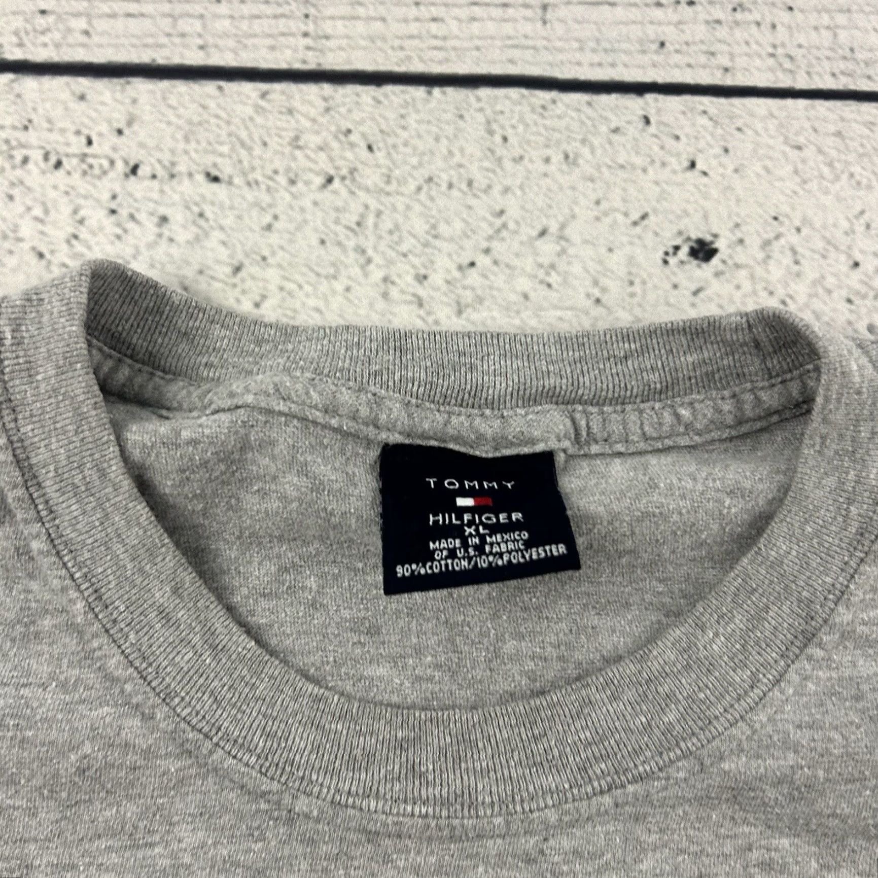 Tommy Hilfiger VINTAGE Tommy Hilfiger Short Sleeve T Shirt Men's XL Gray Size US XL / EU 56 / 4 - 2 Thumbnail