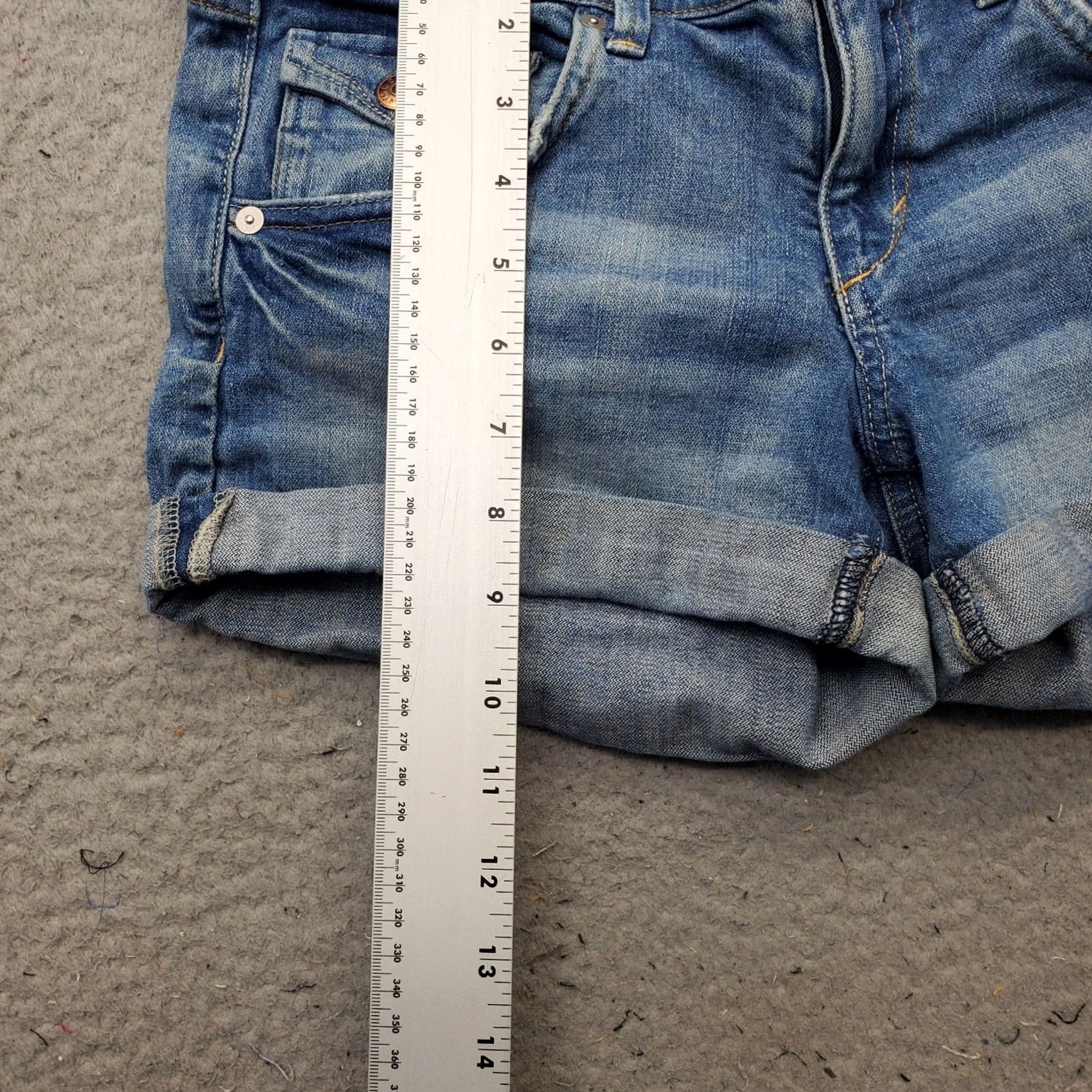 H&M H&M Denim Shorts Womens 8 Blue Medium Wash Cuffed Comfort Stretch Outdoor Shorts Womens 8 Blue Medium Wash Casual Outdoor Summer Size 30" / US 8 / IT 44 - 3 Thumbnail