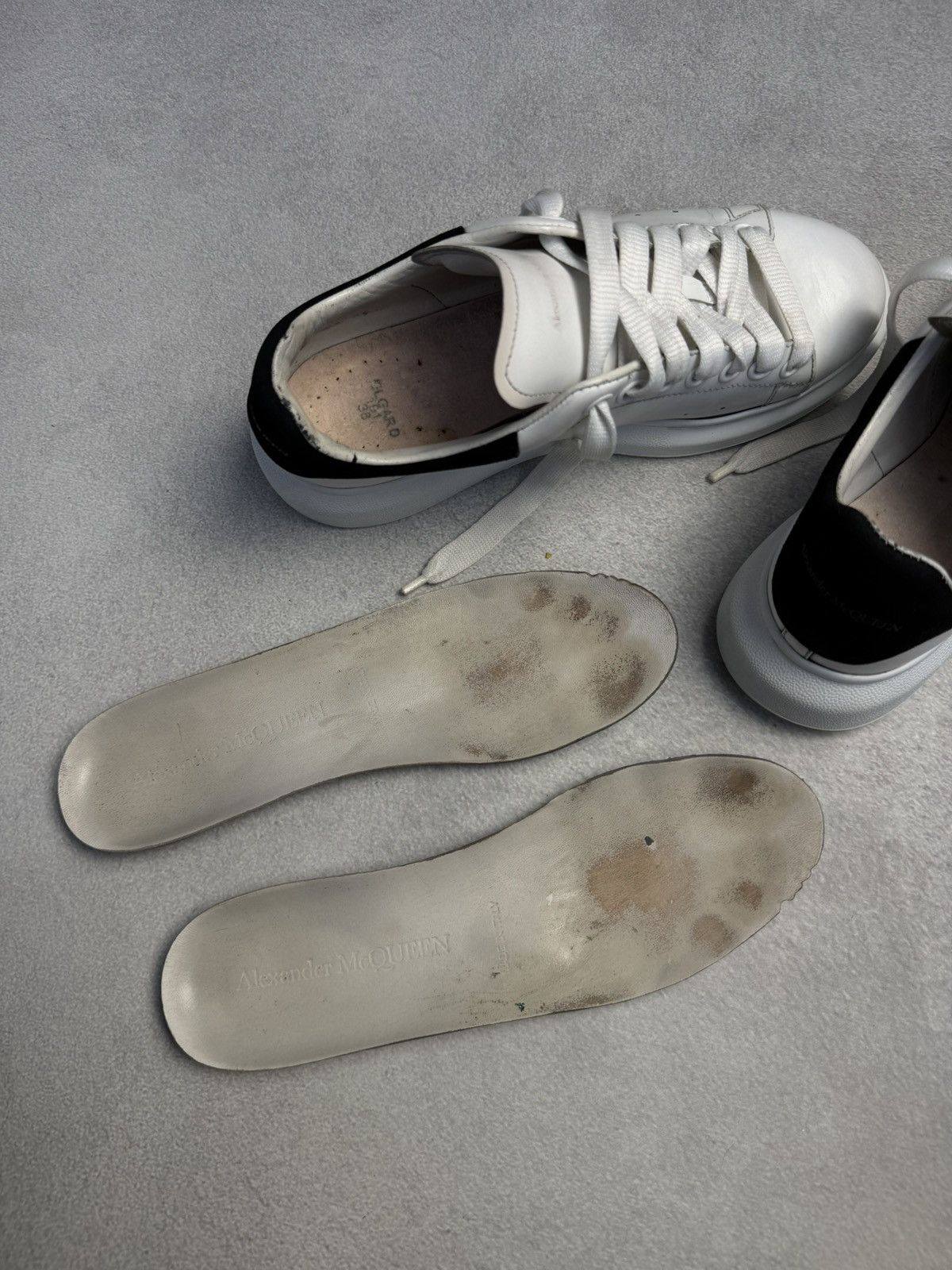 Alexander McQueen Alexander McQueen Oversized Leather Sneakers White/Black Size US 7.5 / IT 37.5 - 13 Thumbnail