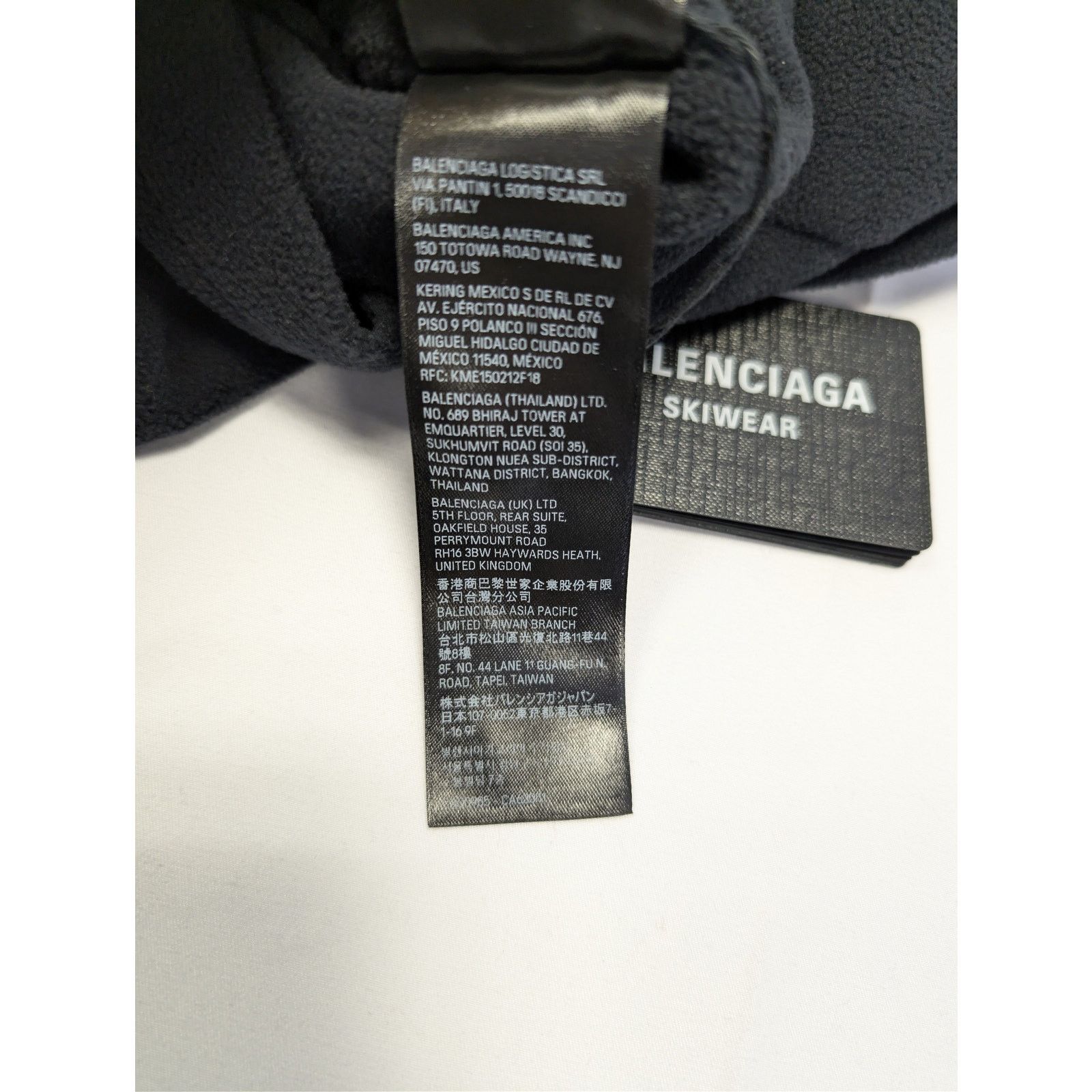 Balenciaga o1rshd1 Zip-Up Jacket in Black Size US L / EU 52-54 / 3 - 21 Thumbnail