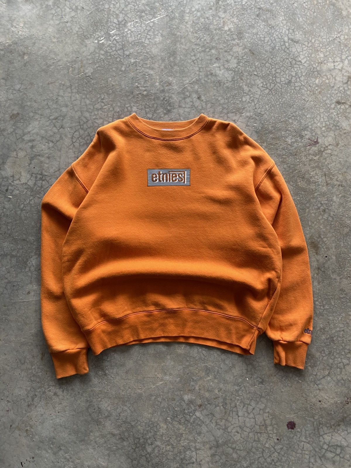 Vintage 2000s Etnies crewneck
