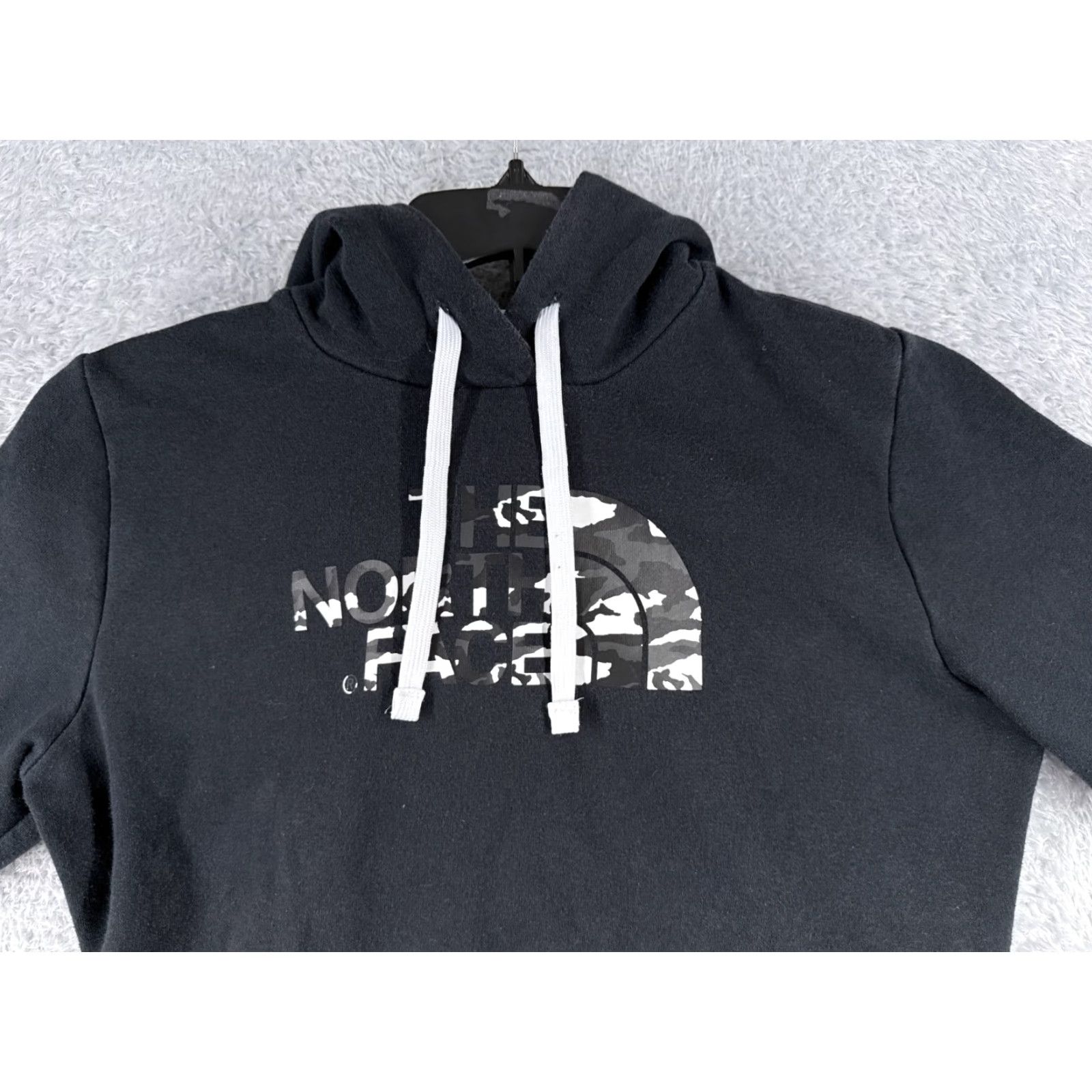 The North Face The North Face Hoodie Womens Medium Black Camouflage Logo Pullover Crew Neck Pockets 34 in Regular Size Type: Hoodie Size M / US 6-8 / IT 42-44 - 4 Thumbnail