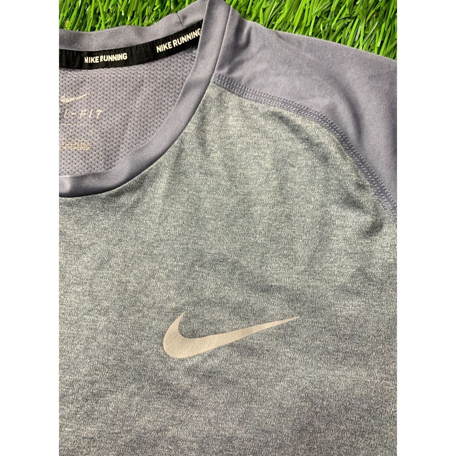 Nike Nike Running Dri-Fit Miler Shirt Mens Adult Large Gray Short Sleeve T-Shirt 2017 Training Jersey Nike Running Dri-Fit Miler Mens L Gray Shirt Size US L / EU 52-54 / 3 - 3 Thumbnail