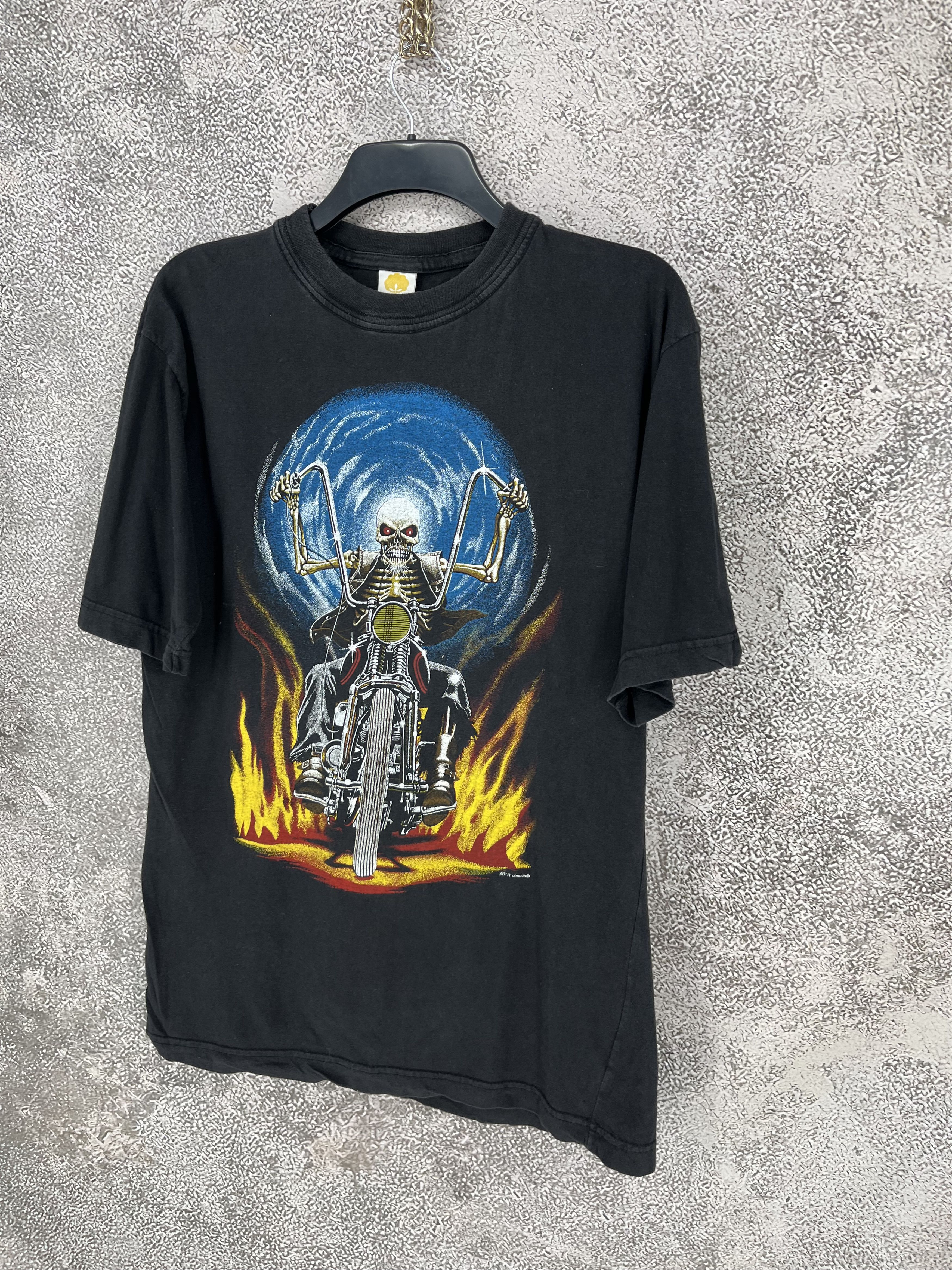 Vintage Vintage Zip It London Skull Motorcycle Graphic T-Shirt Size US XL / EU 56 / 4 - 3 Thumbnail