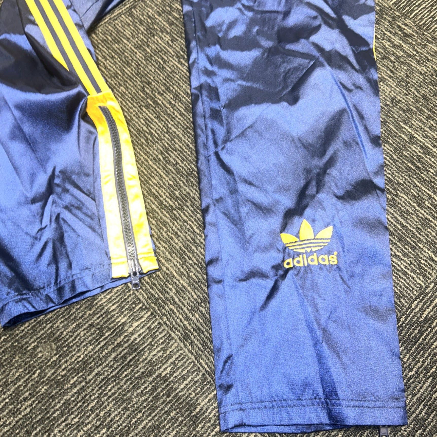Adidas VINTAGE adidas Nylon Satin Blue Gold Basketball Pants XL Regular Men Striped Shine 90s Track Pants Size US 36 / EU 52 - 3 Thumbnail