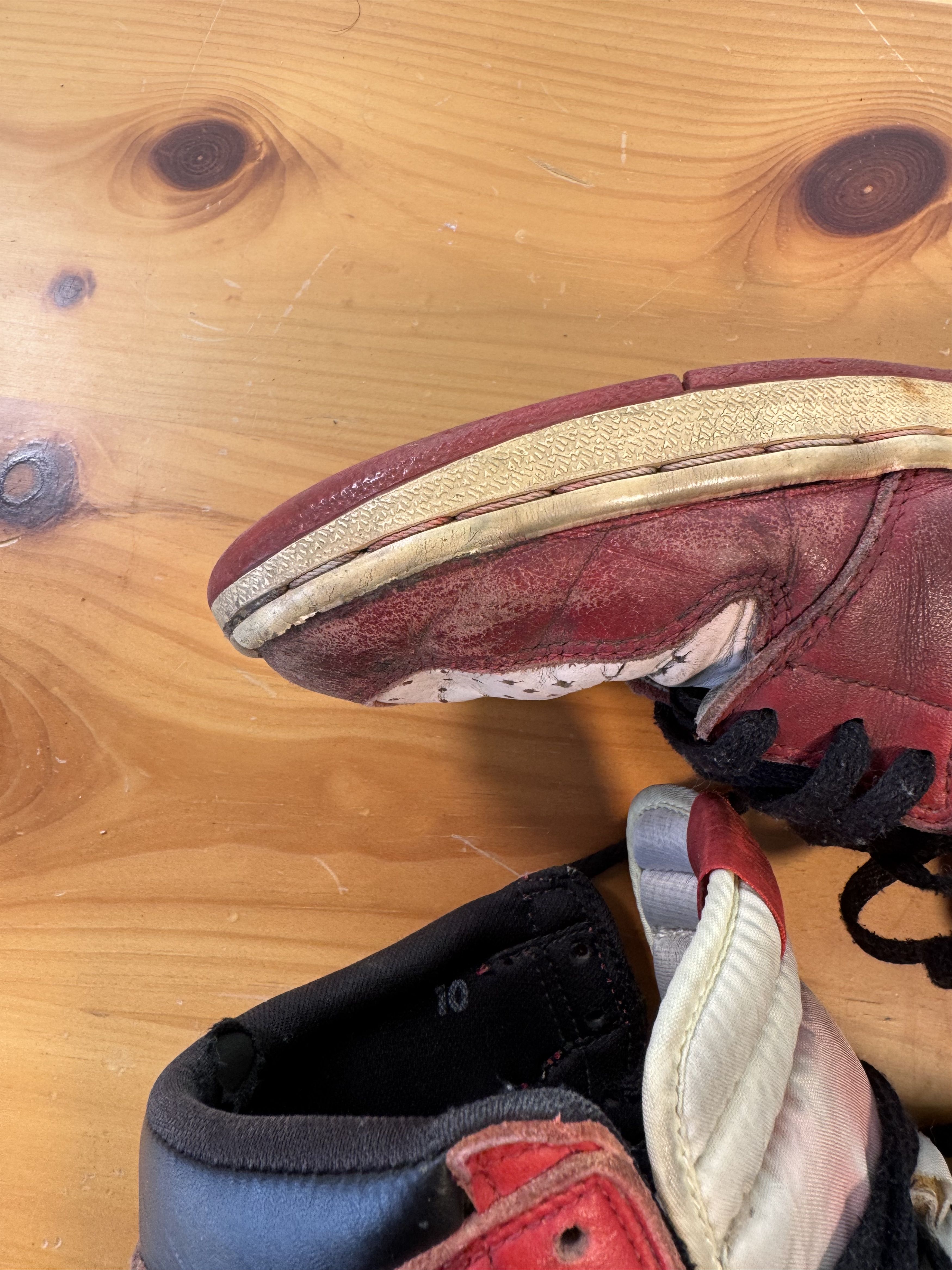 Jordan Brand 1994 Jordan Chicago 1 destroyed Size US 10 / EU 43 - 4 Thumbnail