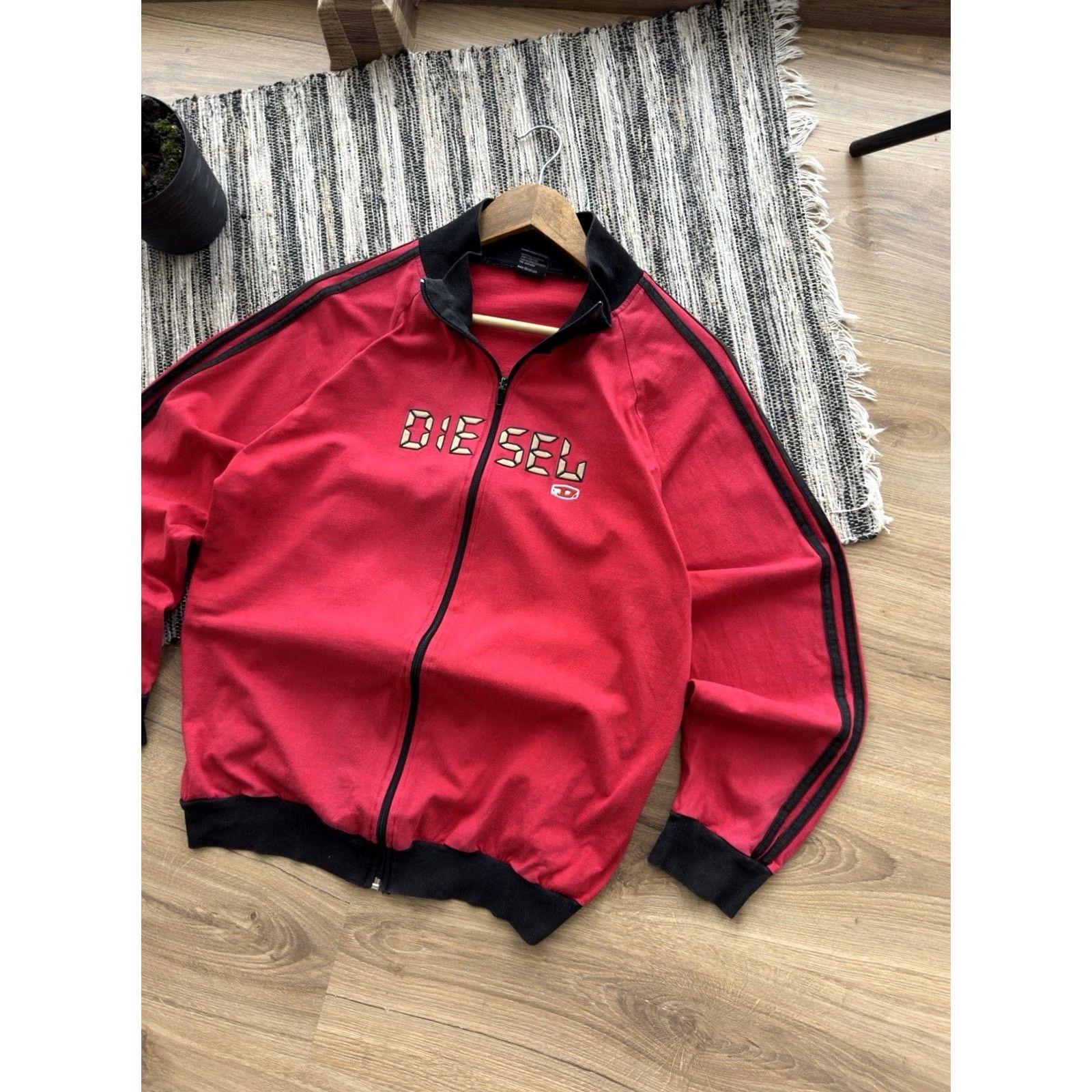 Diesel VINTAGE Diesel Center Logo Y2K Red Zip Sweatshirt Mens S Size US S / EU 44-46 / 1 - 2 Thumbnail