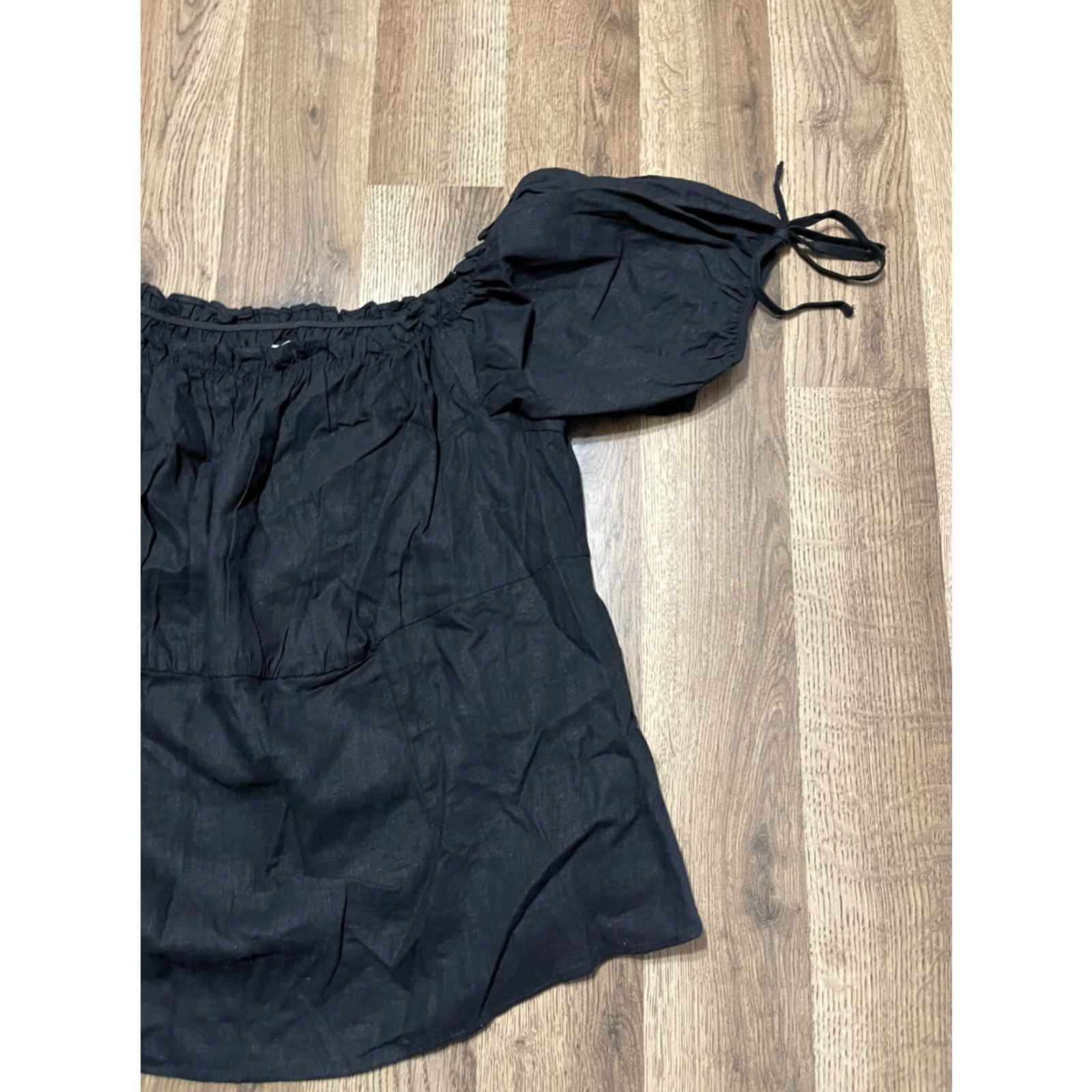Vintage Maurices Shirt Women's 2 Black Off Shoulder Short Sleeve Tie on Sleeve Smocked T-Shirt Vintage No Size XS / US 0-2 / IT 36-38 - 4 Thumbnail