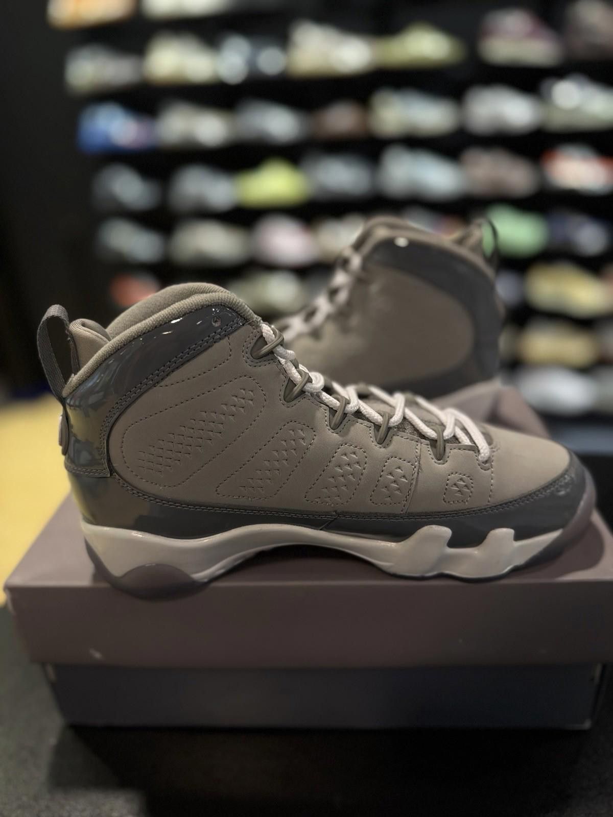 Jordan Brand Air Jordan 9 Retro (GS) Medium Grey/Cool Grey-White 7Y/8.5W Size US 7 / EU 40 - 8 Thumbnail