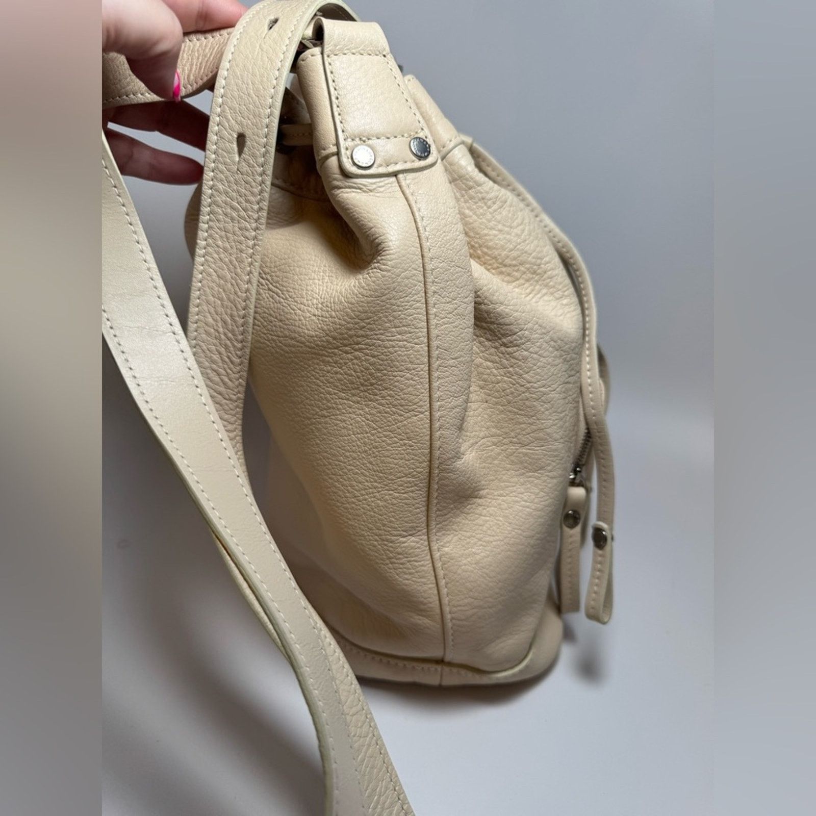 Longchamp Longchamp Drawstring Bucket Bag Crossbody Cream Leather Bag Size ONE SIZE - 8 Thumbnail