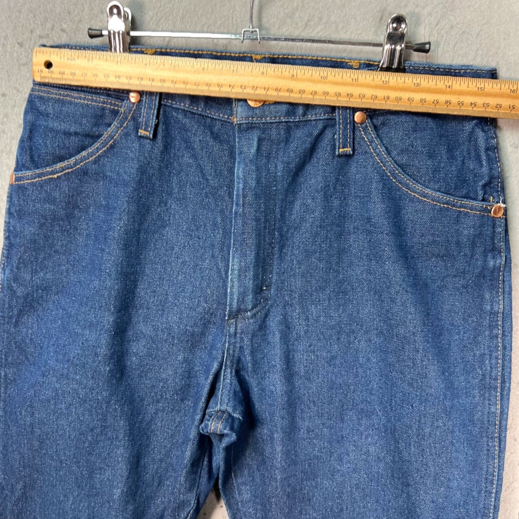 Wrangler Wrangler Mens Jeans 32x34 Blue Denim 5-Pocket Regular Fit Tapered Inseam 34 Vintage? No, 8/10 Logo Pocket Detail Size US 32 / EU 48 - 4 Thumbnail