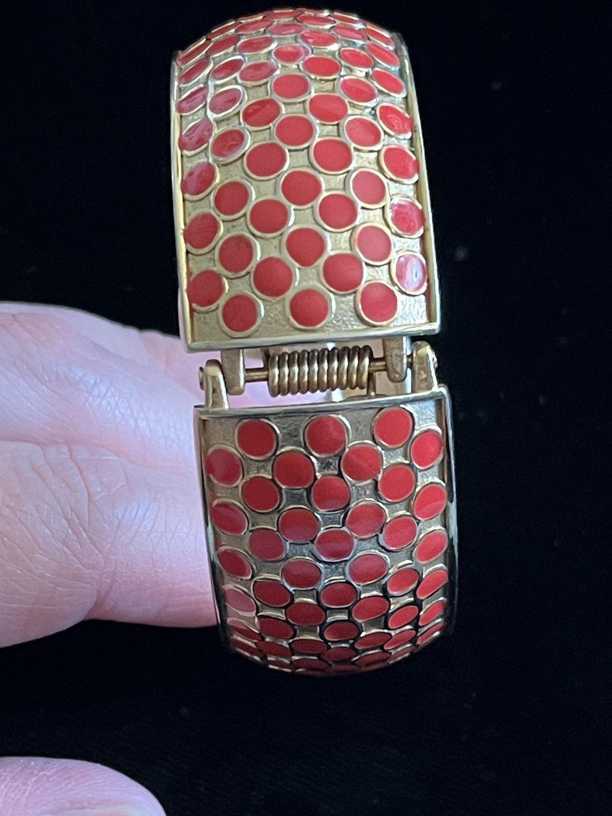 Other Gold-Tone coral Enamel Dome hinged Bangle cuff bracelet Size ONE SIZE - 3 Thumbnail