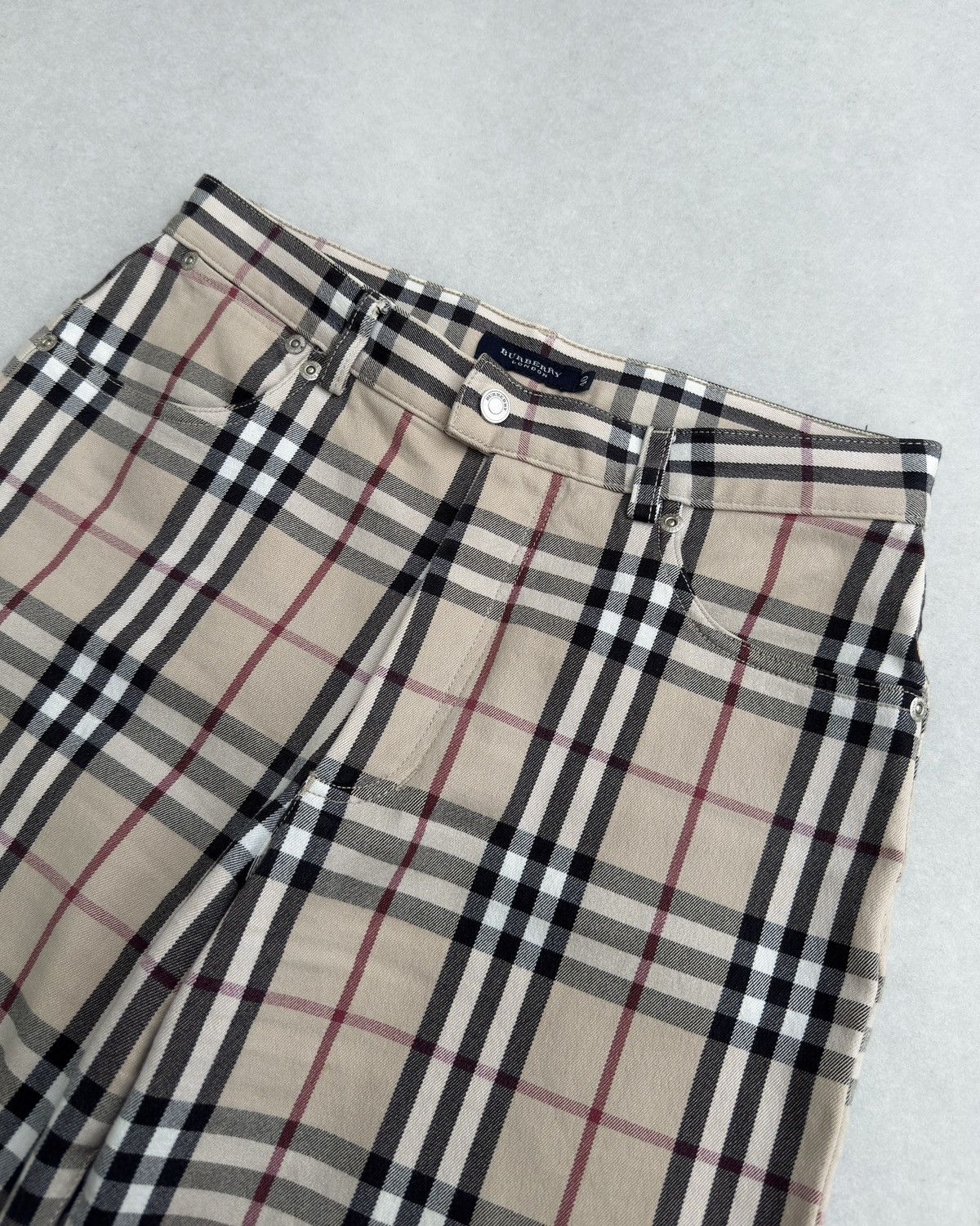 Burberry 2000’s Burberry Nova Check Logo Monogram Flared Jeans Size 28" / US 6 / IT 42 - 18 Thumbnail