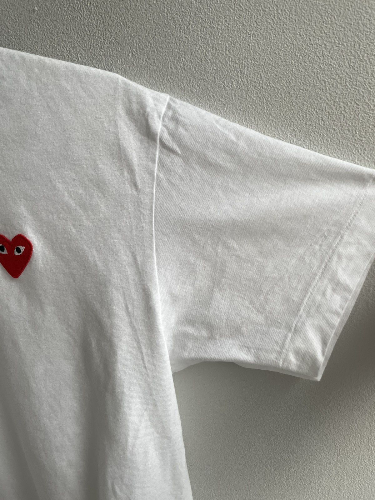 Comme des Garcons PLAY Comme Des Garcons Play CDG Small Heart Logo T Shirt Tee Size US L / EU 52-54 / 3 - 7 Thumbnail