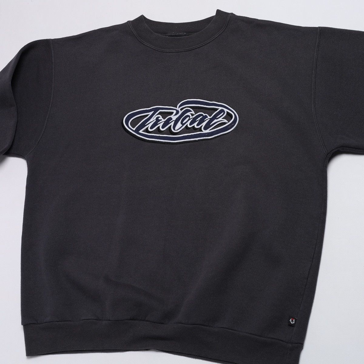 Tribal Streetwear Vintage Tribal Center Logo Sweatshirt Size US XL / EU 56 / 4 - 7 Thumbnail