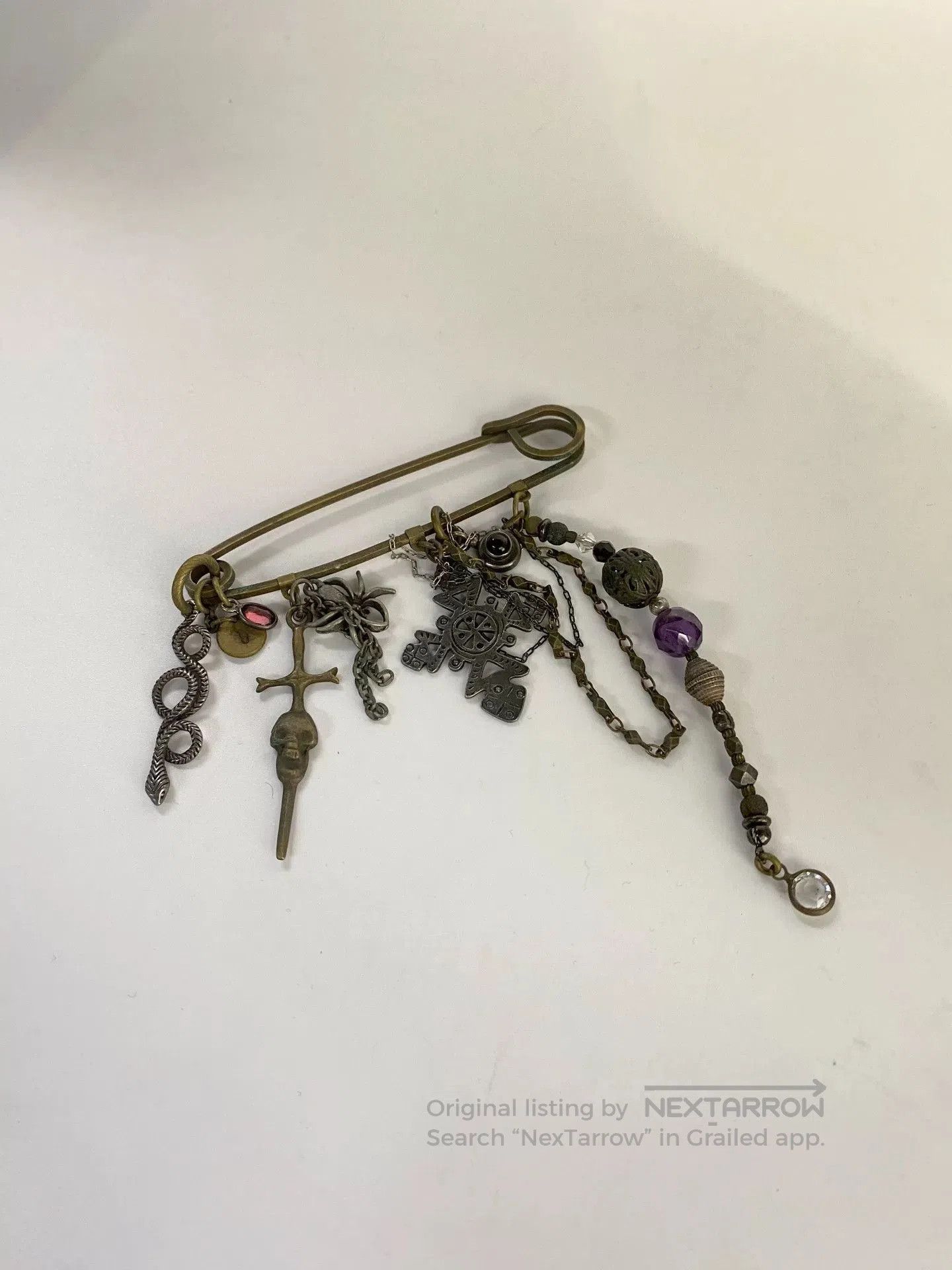 Gunda Gunda Gem Brooch Pin. Size ONE SIZE - 1 Thumbnail