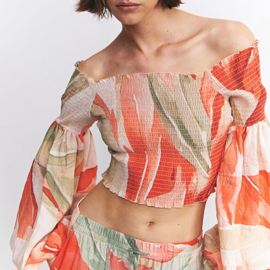 H&M H&M Smocked Off the Shoulder Top Cropped Floral Medium Size M / US 6-8 / IT 42-44 - 1 Thumbnail
